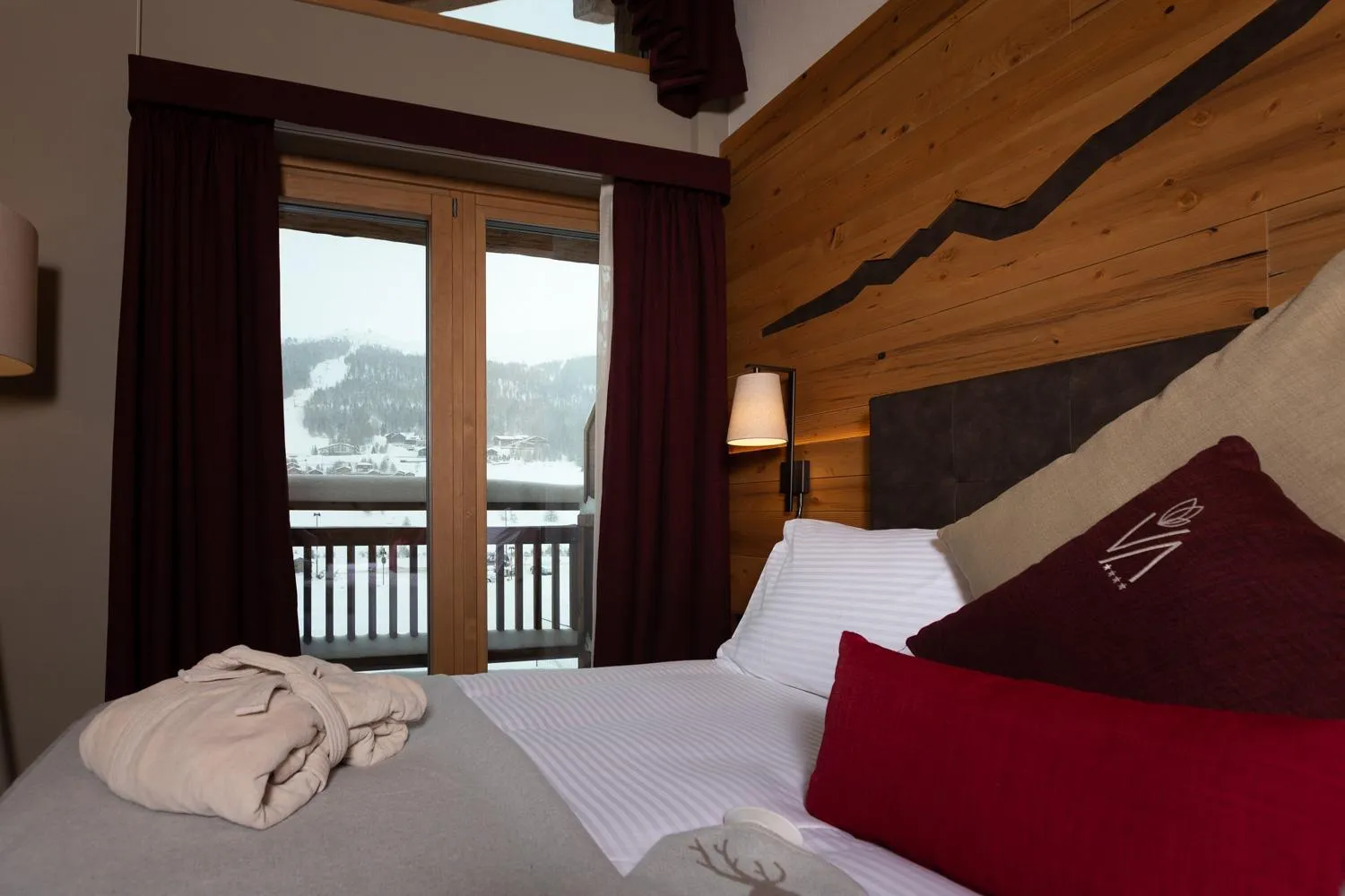 Photo of the whole room, Bed in Mont Chalet Nevada - Hotel & Spa