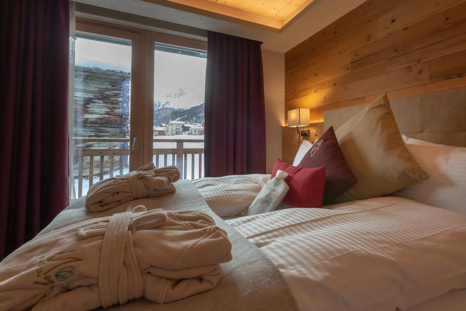 Photo of the whole room, Bed in Mont Chalet Nevada - Hotel & Spa