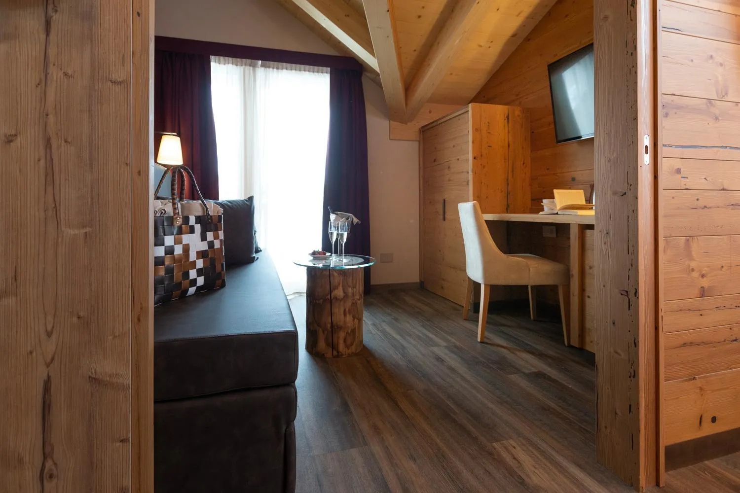TV and multimedia in Mont Chalet Nevada - Hotel & Spa