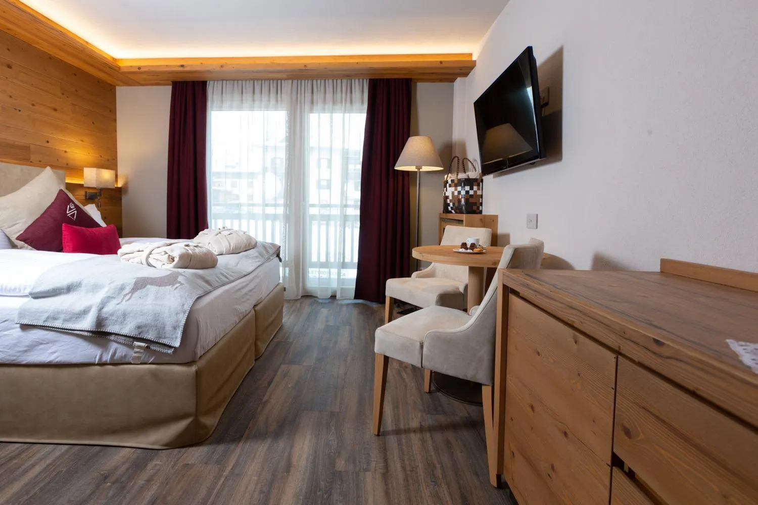 Photo of the whole room, Bed in Mont Chalet Nevada - Hotel & Spa