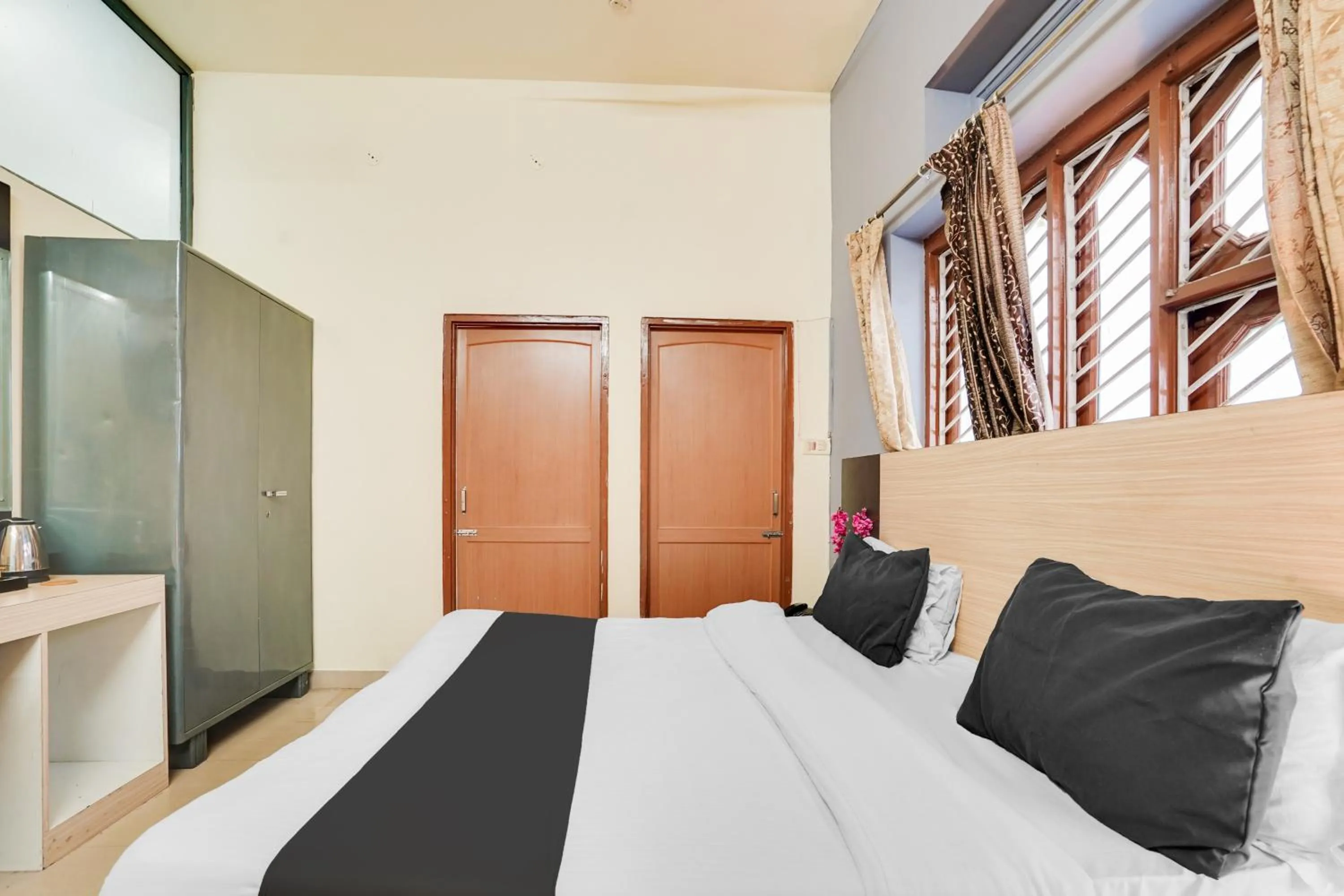 Bedroom, Bed in Hotel O JLN Marg Malviya Nagar Formerly Hotel Braj Haveli