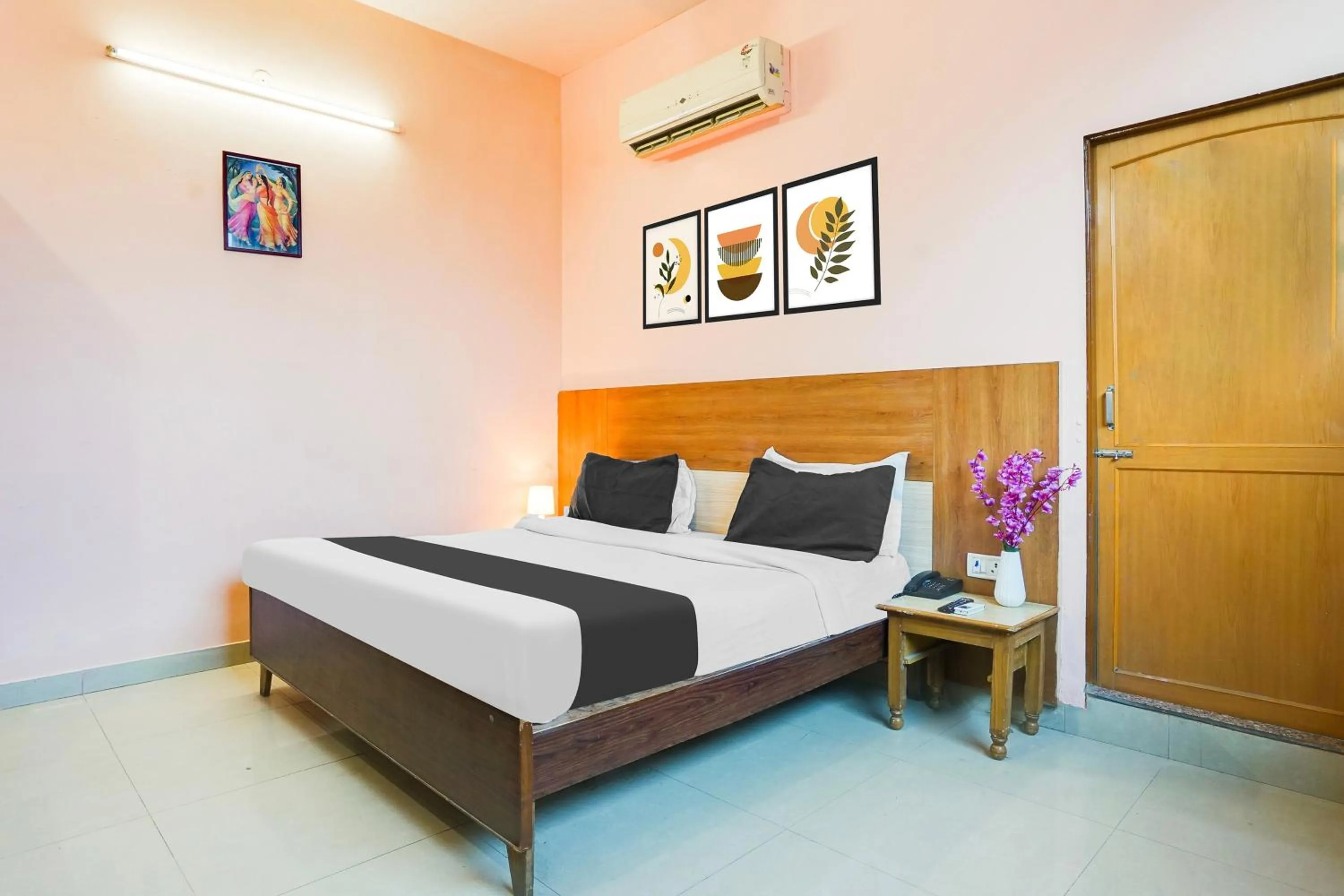 Bedroom, Bed in Hotel O JLN Marg Malviya Nagar Formerly Hotel Braj Haveli