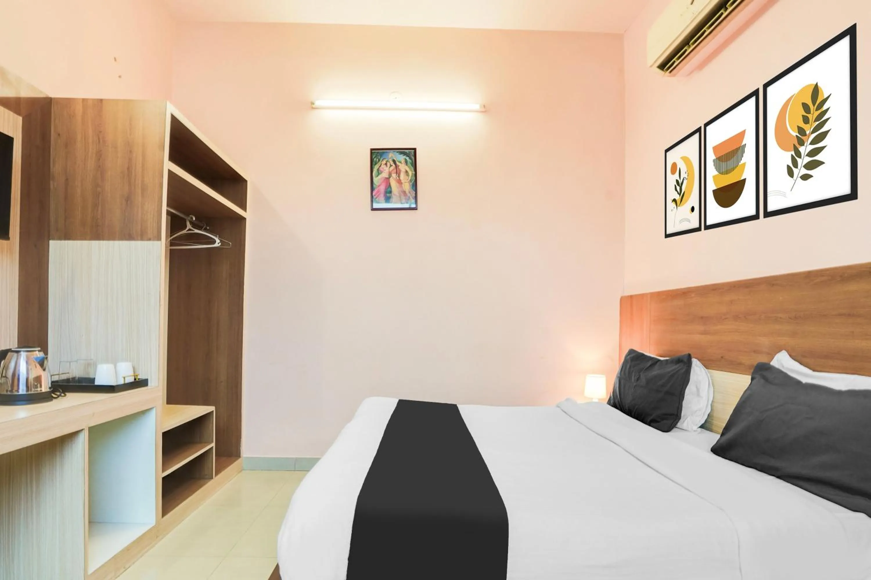 Bedroom, Bed in Hotel O JLN Marg Malviya Nagar Formerly Hotel Braj Haveli