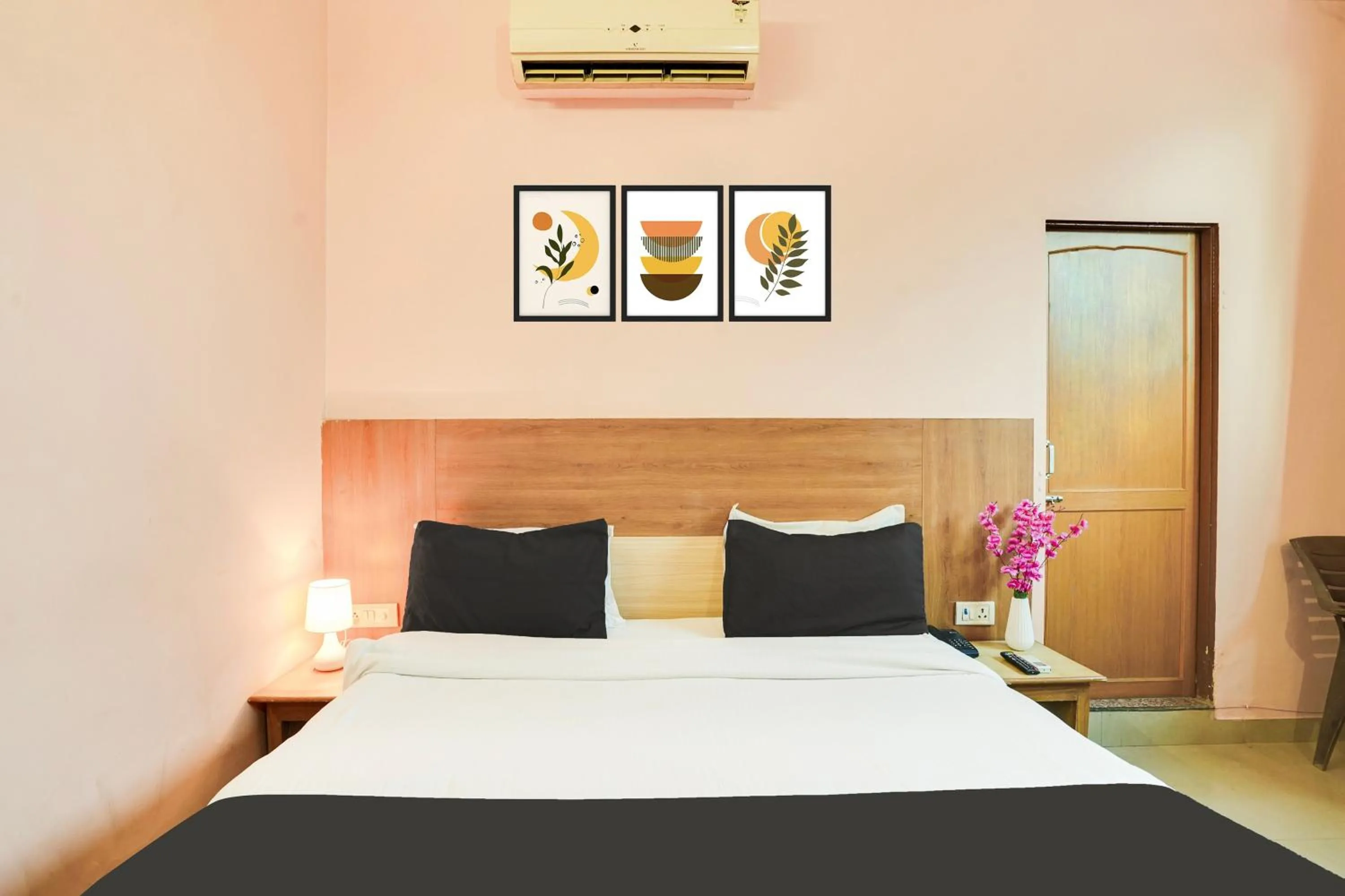 Bedroom, Bed in Hotel O JLN Marg Malviya Nagar Formerly Hotel Braj Haveli