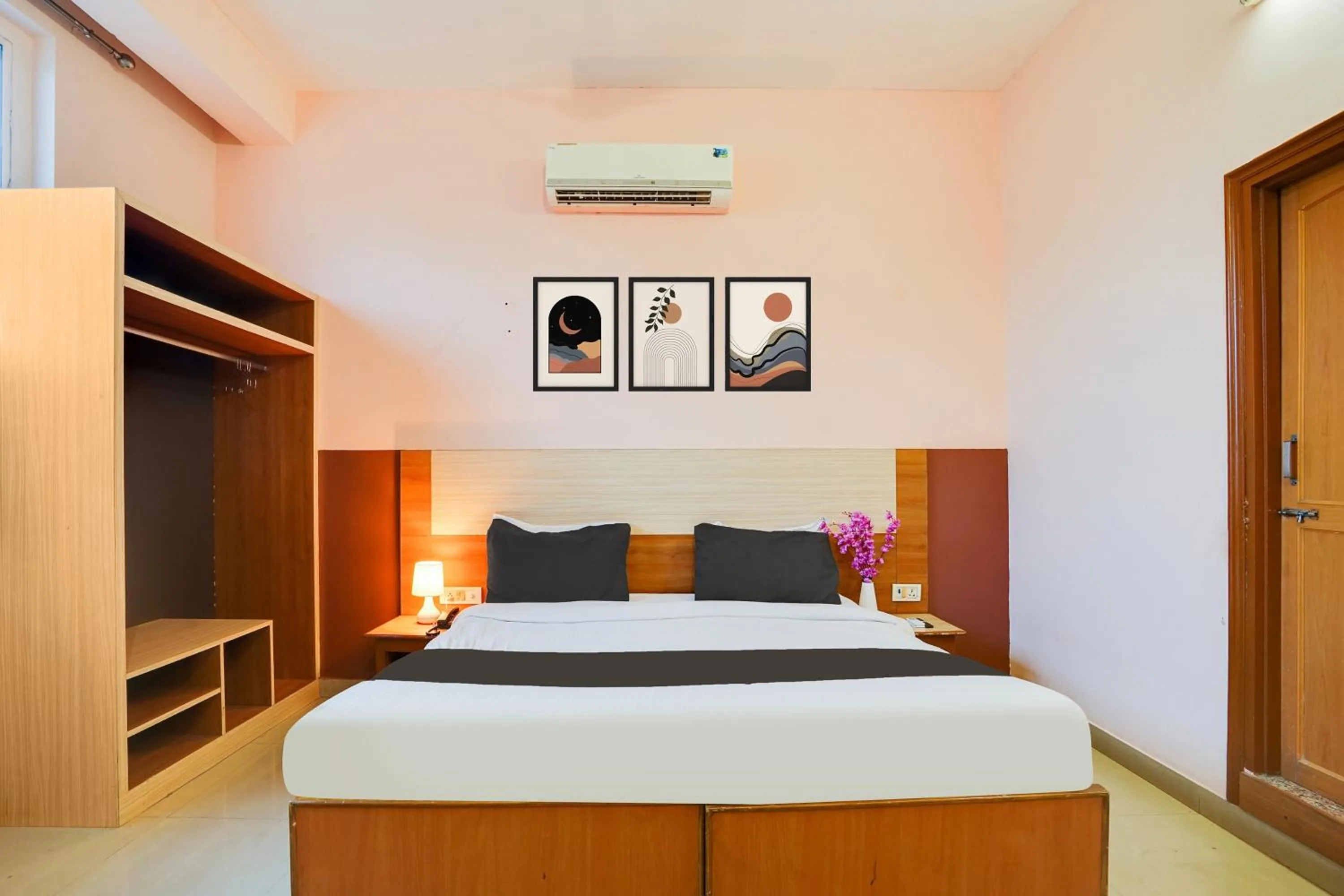 Bedroom, Bed in Hotel O JLN Marg Malviya Nagar Formerly Hotel Braj Haveli