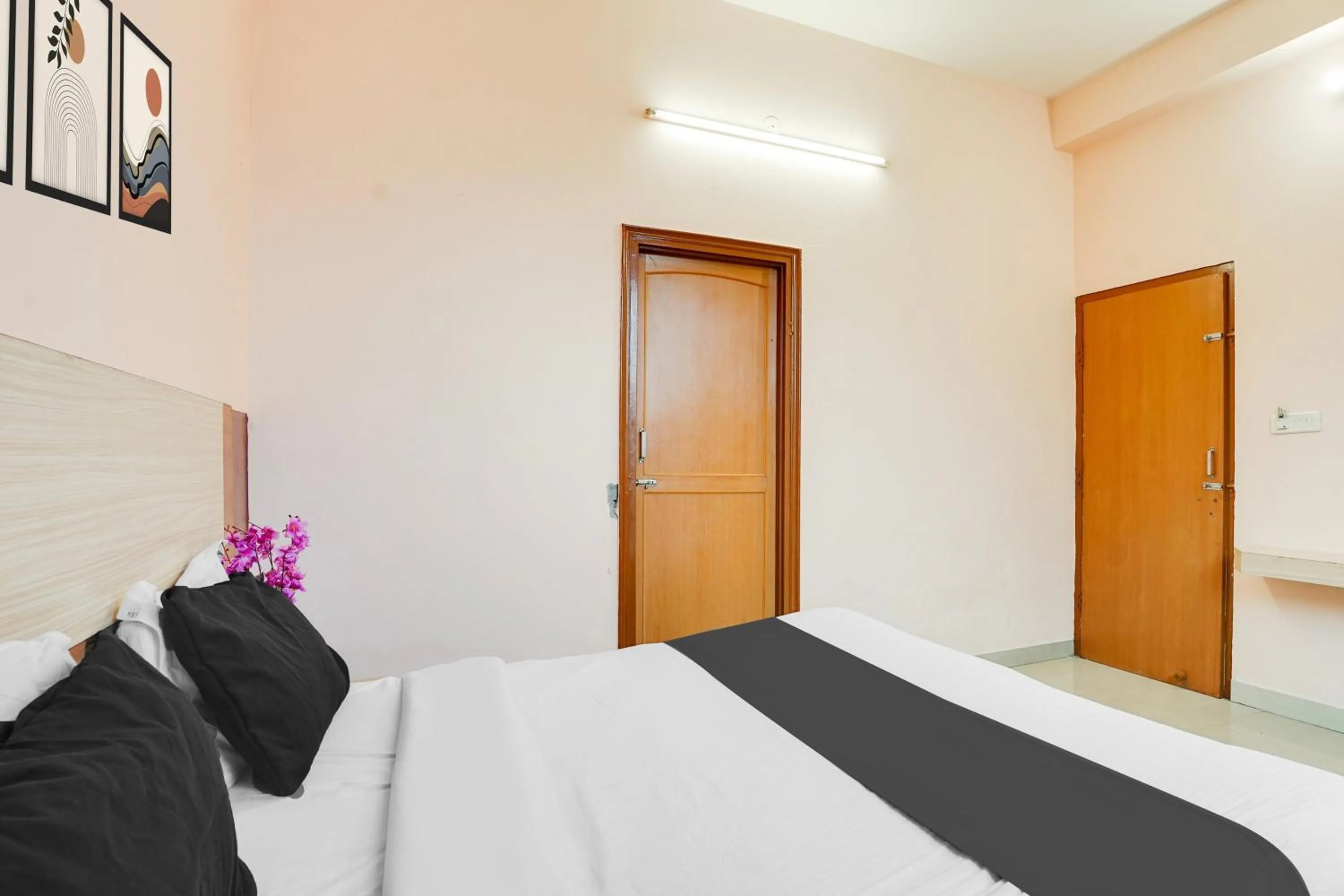 Bedroom, Bed in Hotel O JLN Marg Malviya Nagar Formerly Hotel Braj Haveli