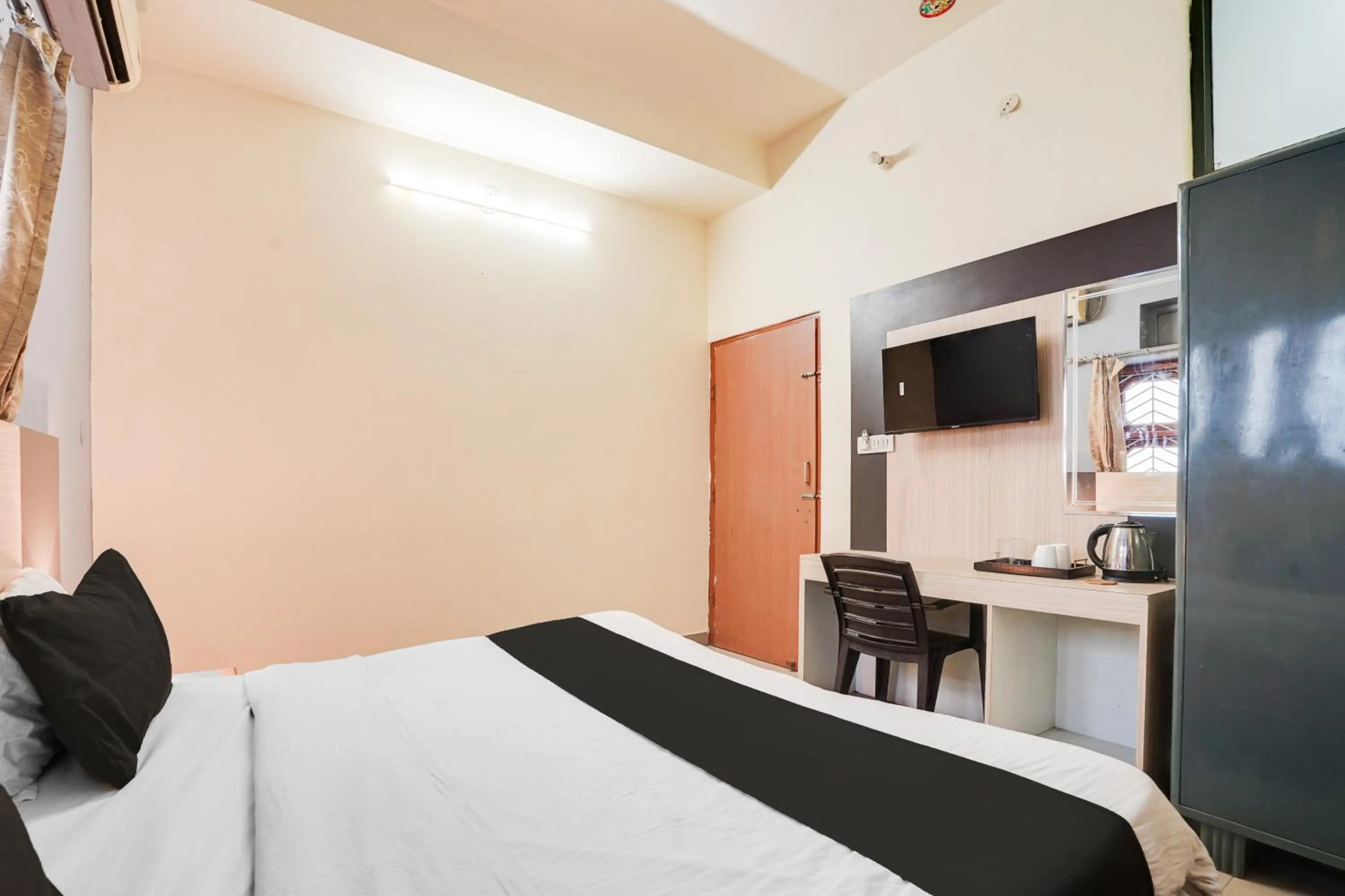 Bedroom, Bed in Hotel O JLN Marg Malviya Nagar Formerly Hotel Braj Haveli