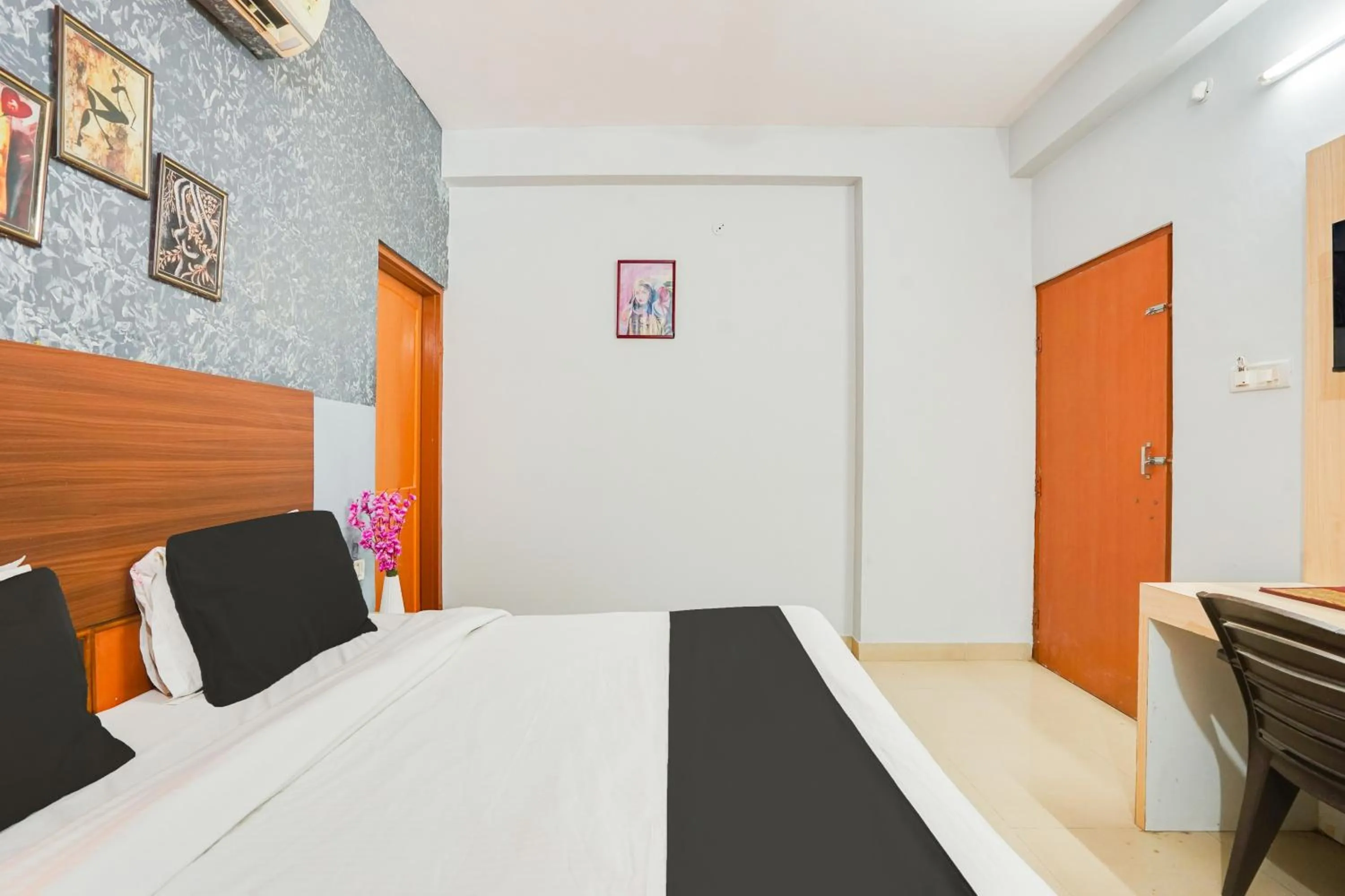 Bedroom, Bed in Hotel O JLN Marg Malviya Nagar Formerly Hotel Braj Haveli