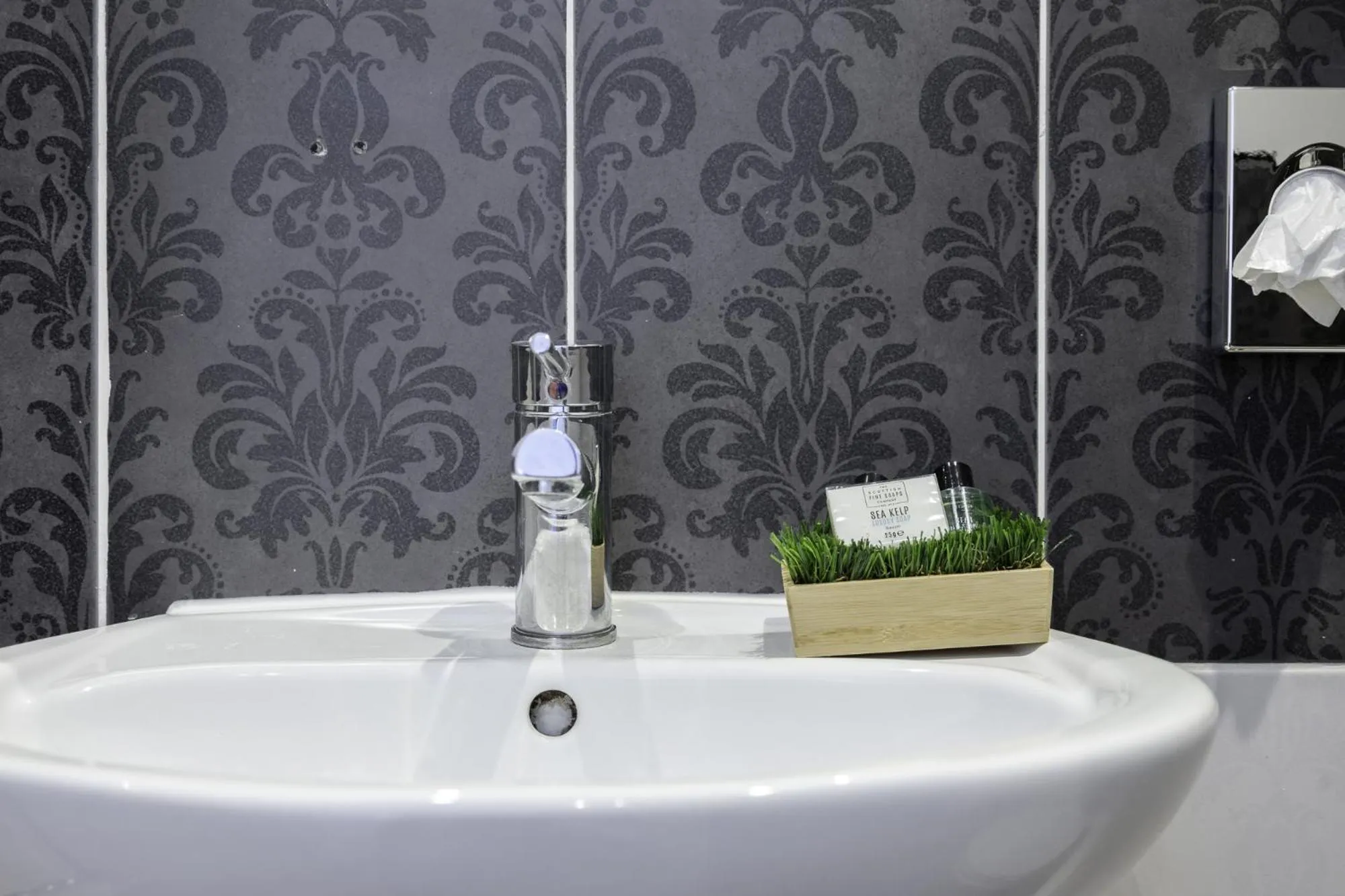 Bathroom in Upper Rock Brighton – Guest House