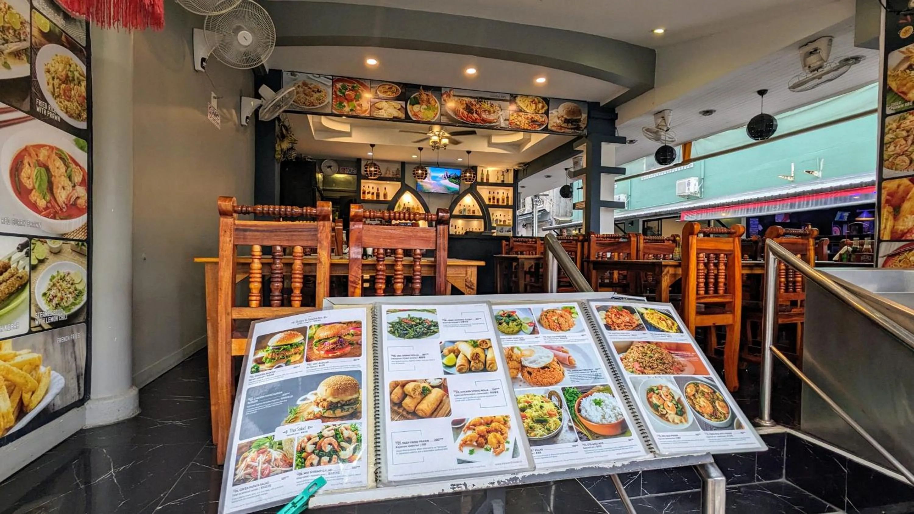 Restaurant/places to eat in Heaven House Restro & Bar