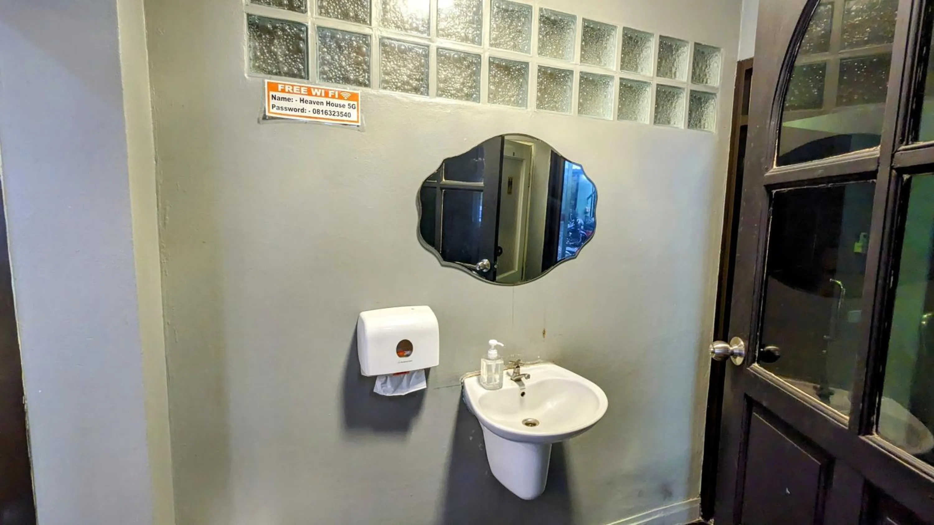 towels in Heaven House Restro & Bar