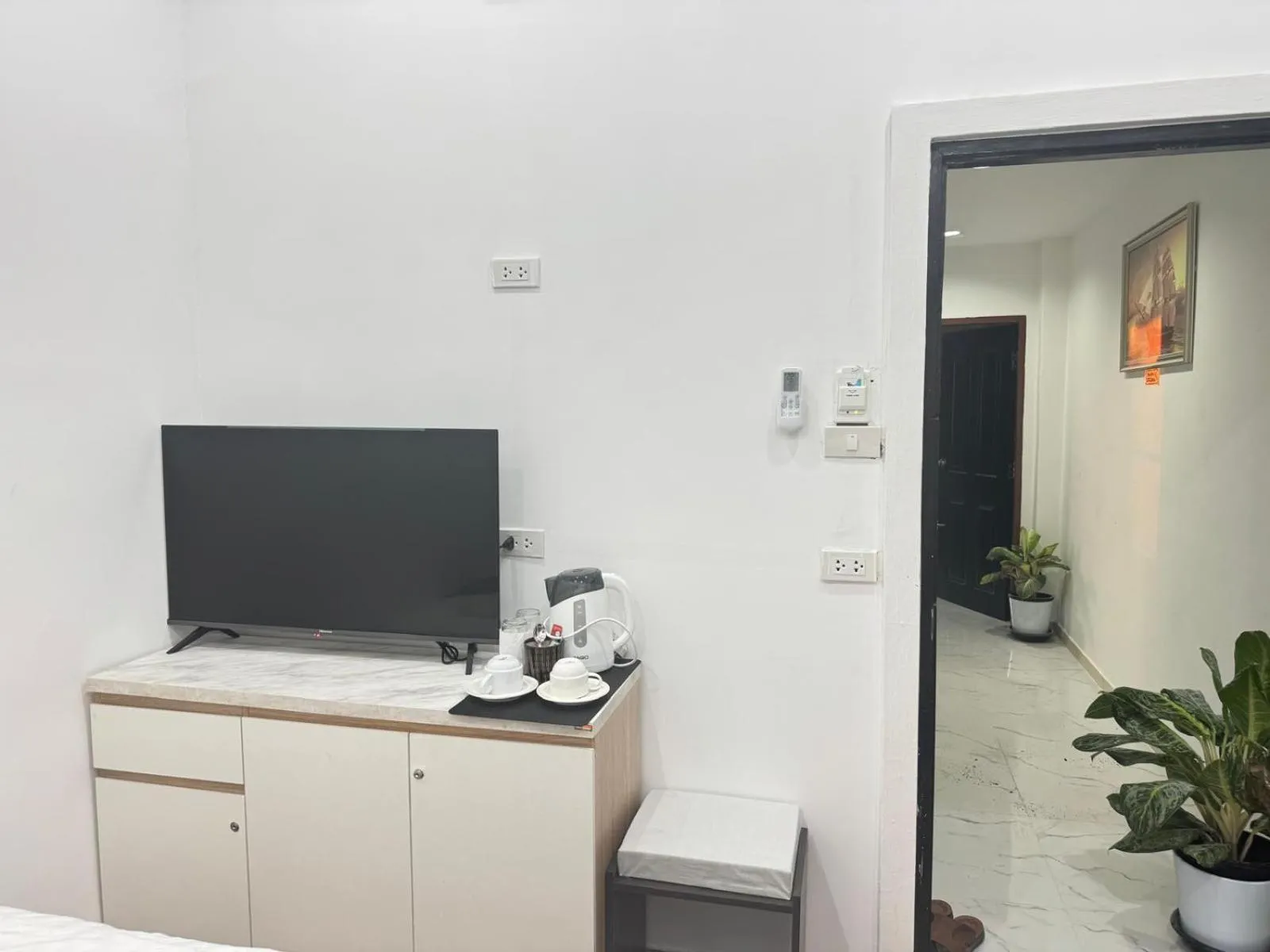 TV and multimedia in Heaven House Restro & Bar