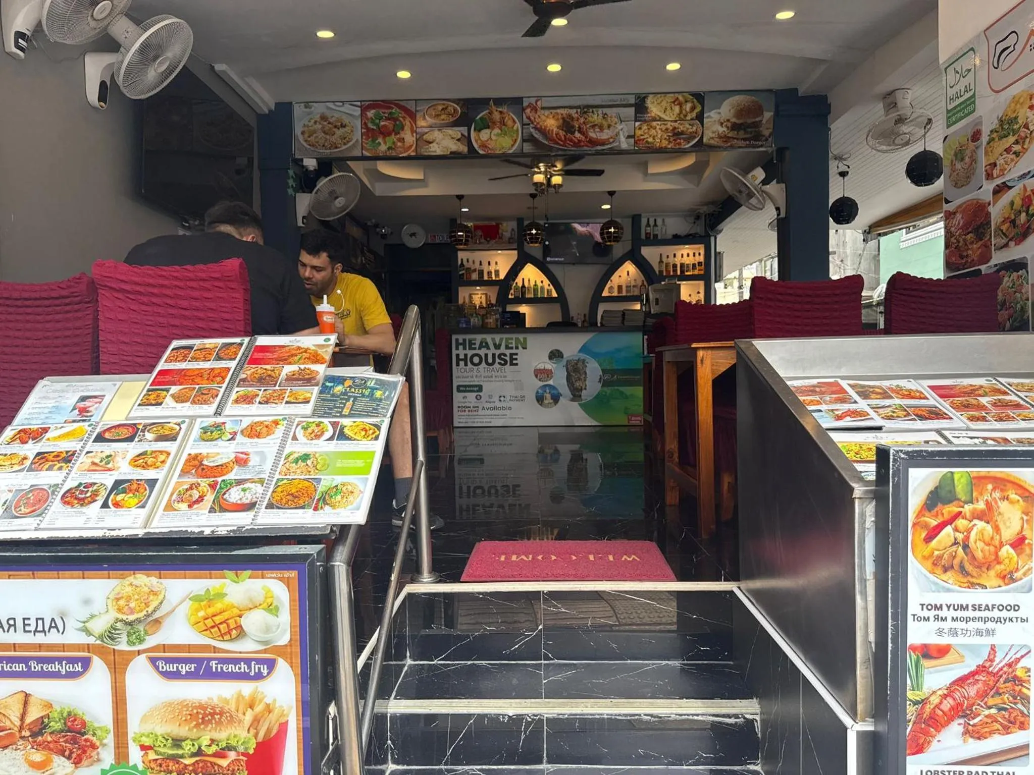 Restaurant/places to eat in Heaven House Restro & Bar