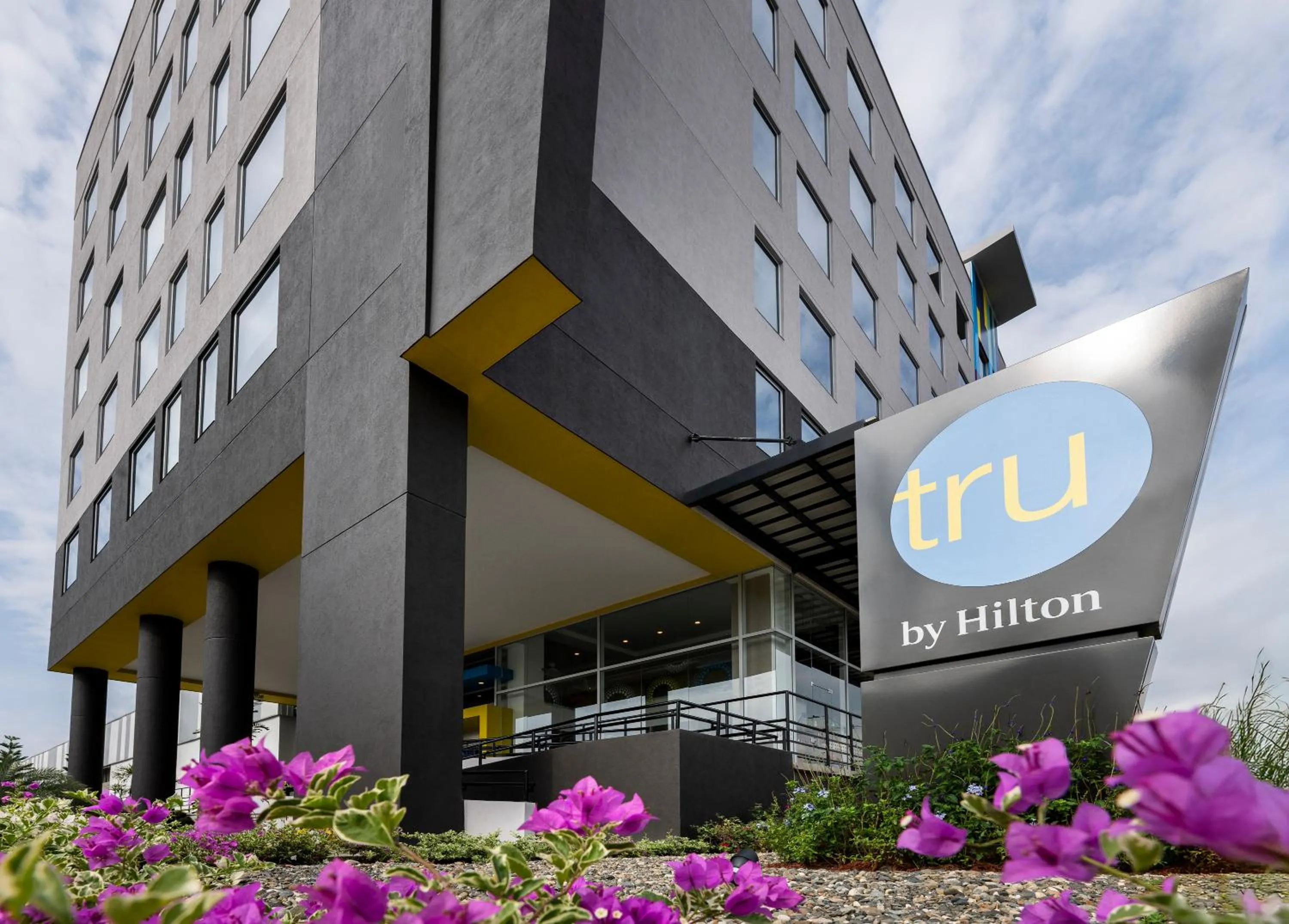 Property building in Tru By Hilton Cali Sur