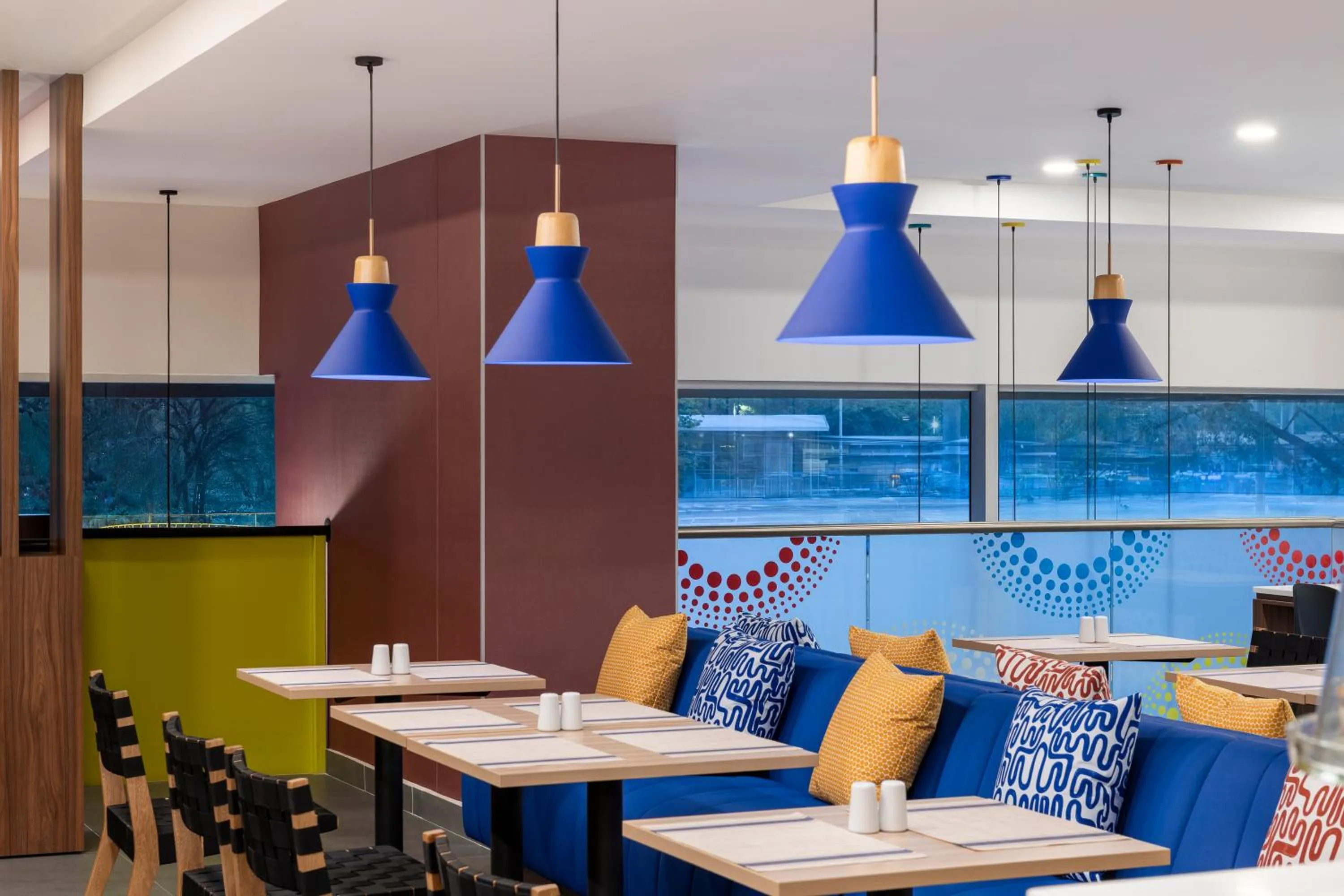 Restaurant/places to eat in Tru By Hilton Cali Sur