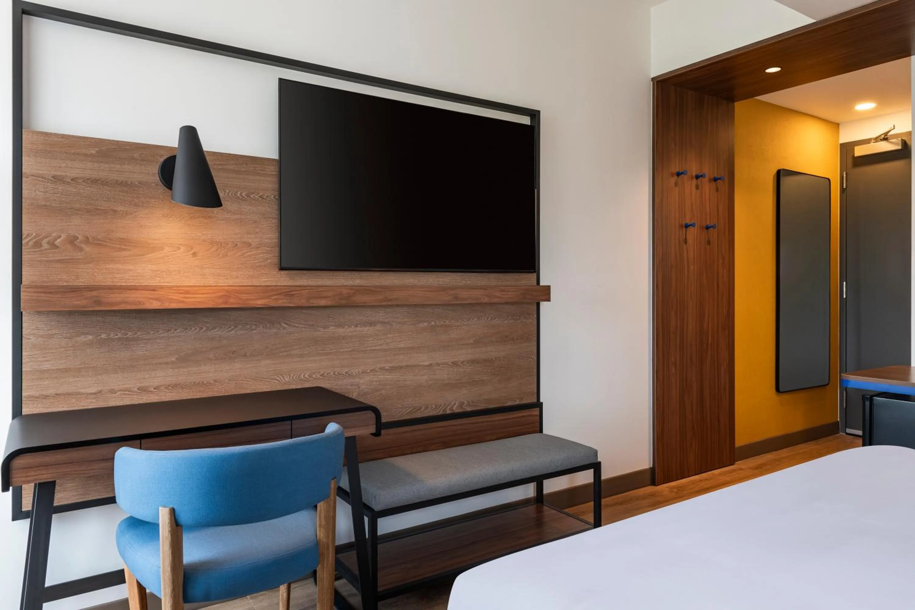 TV and multimedia, Bed in Tru By Hilton Cali Sur