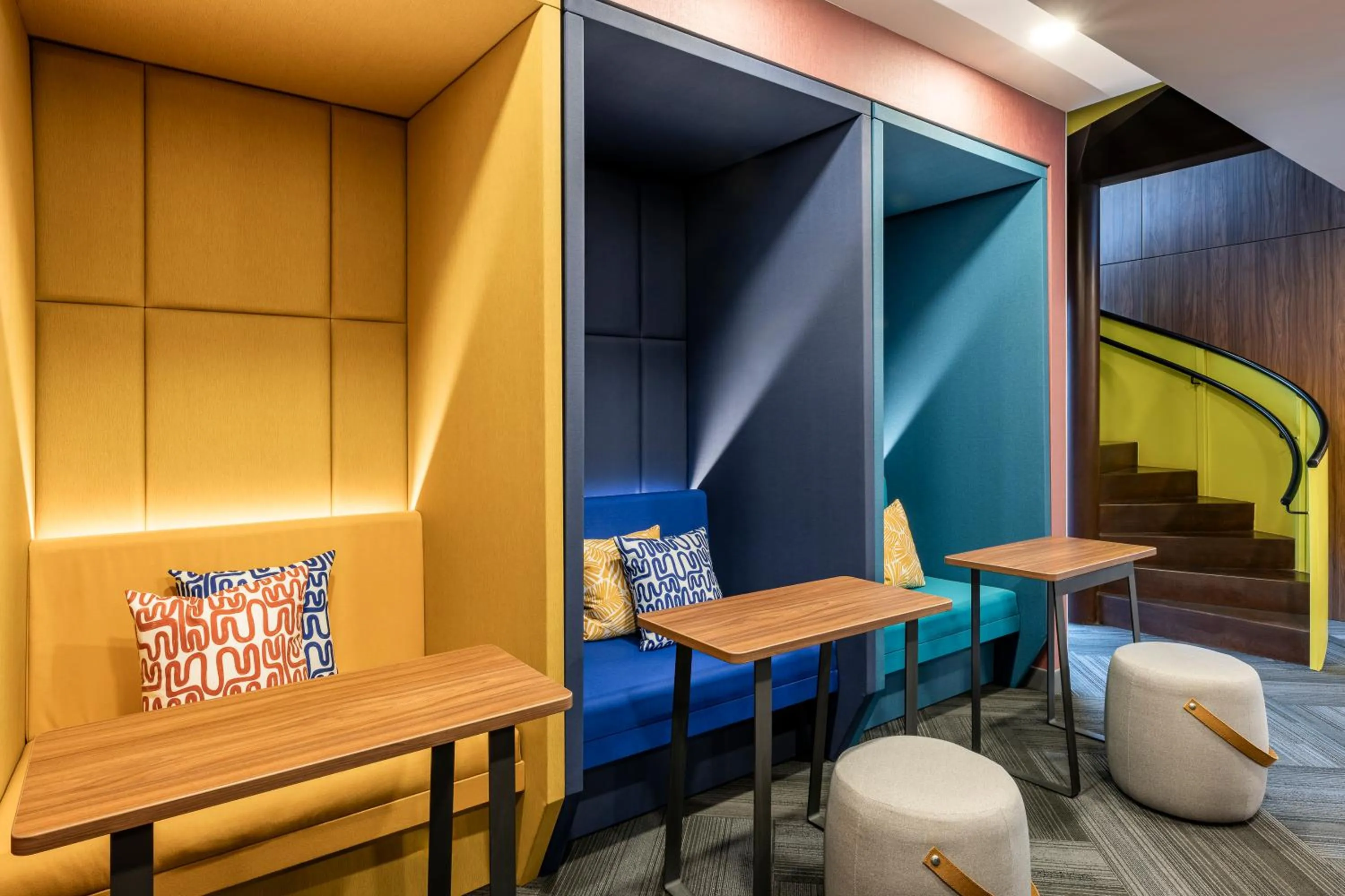 Living room in Tru By Hilton Cali Sur