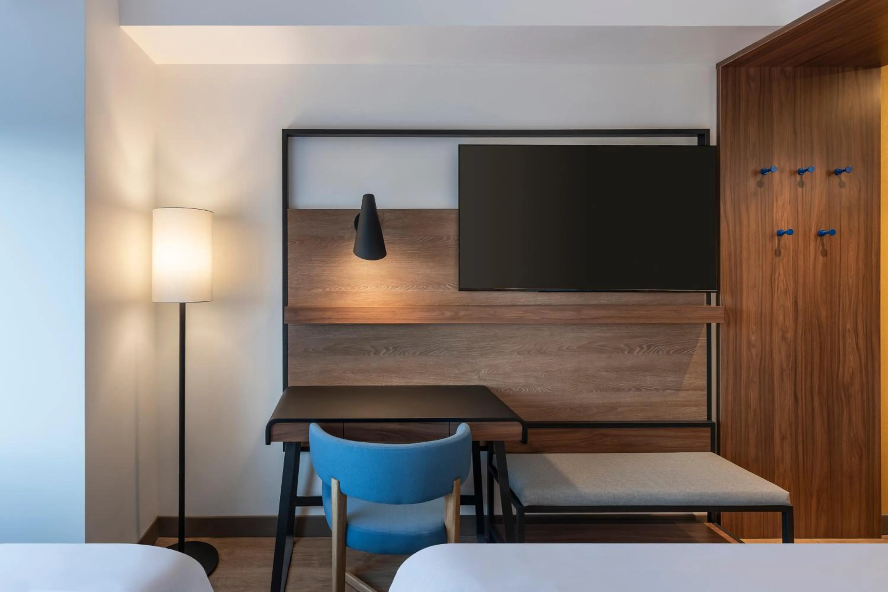 TV and multimedia, Bed in Tru By Hilton Cali Sur