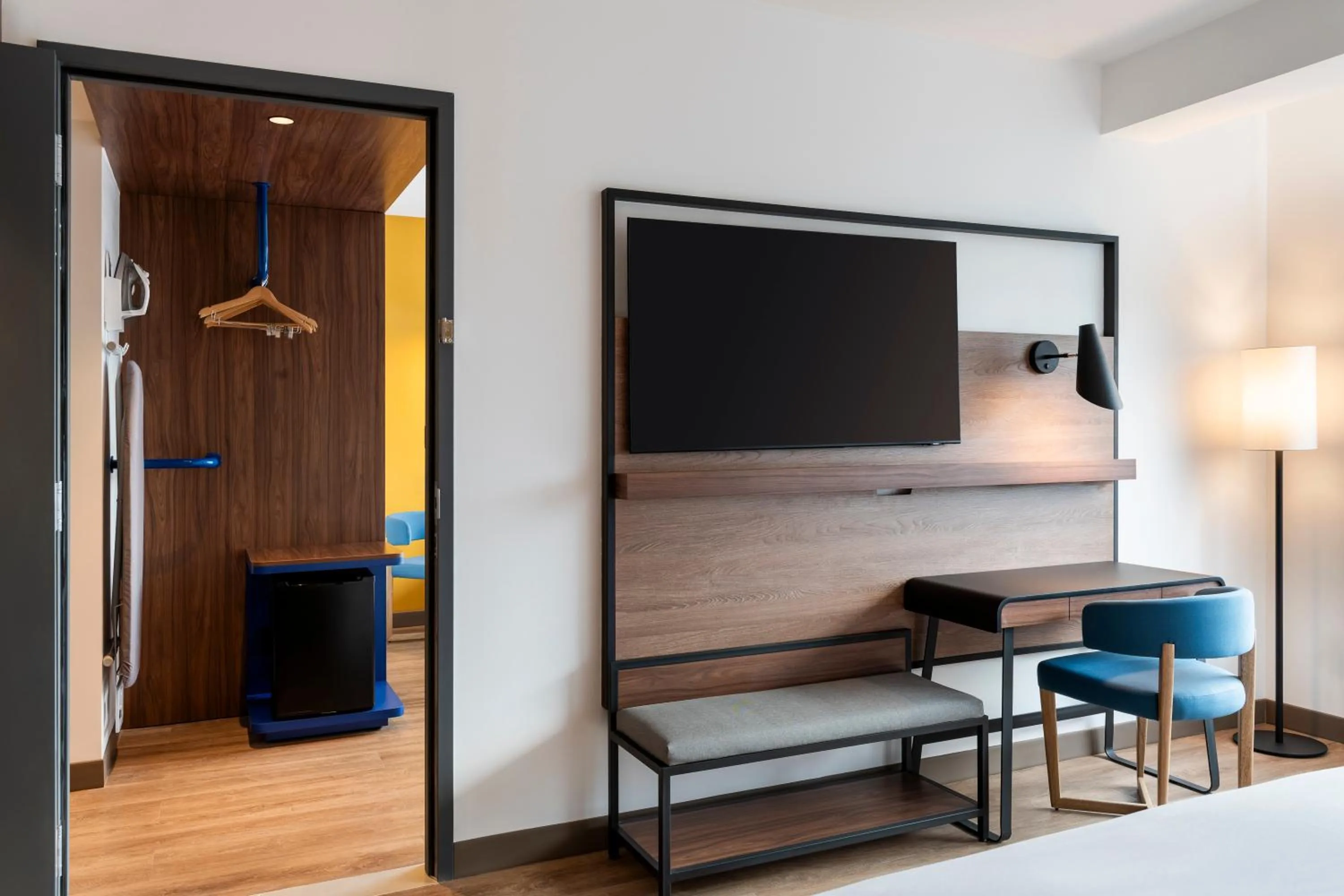 TV and multimedia, Bed in Tru By Hilton Cali Sur