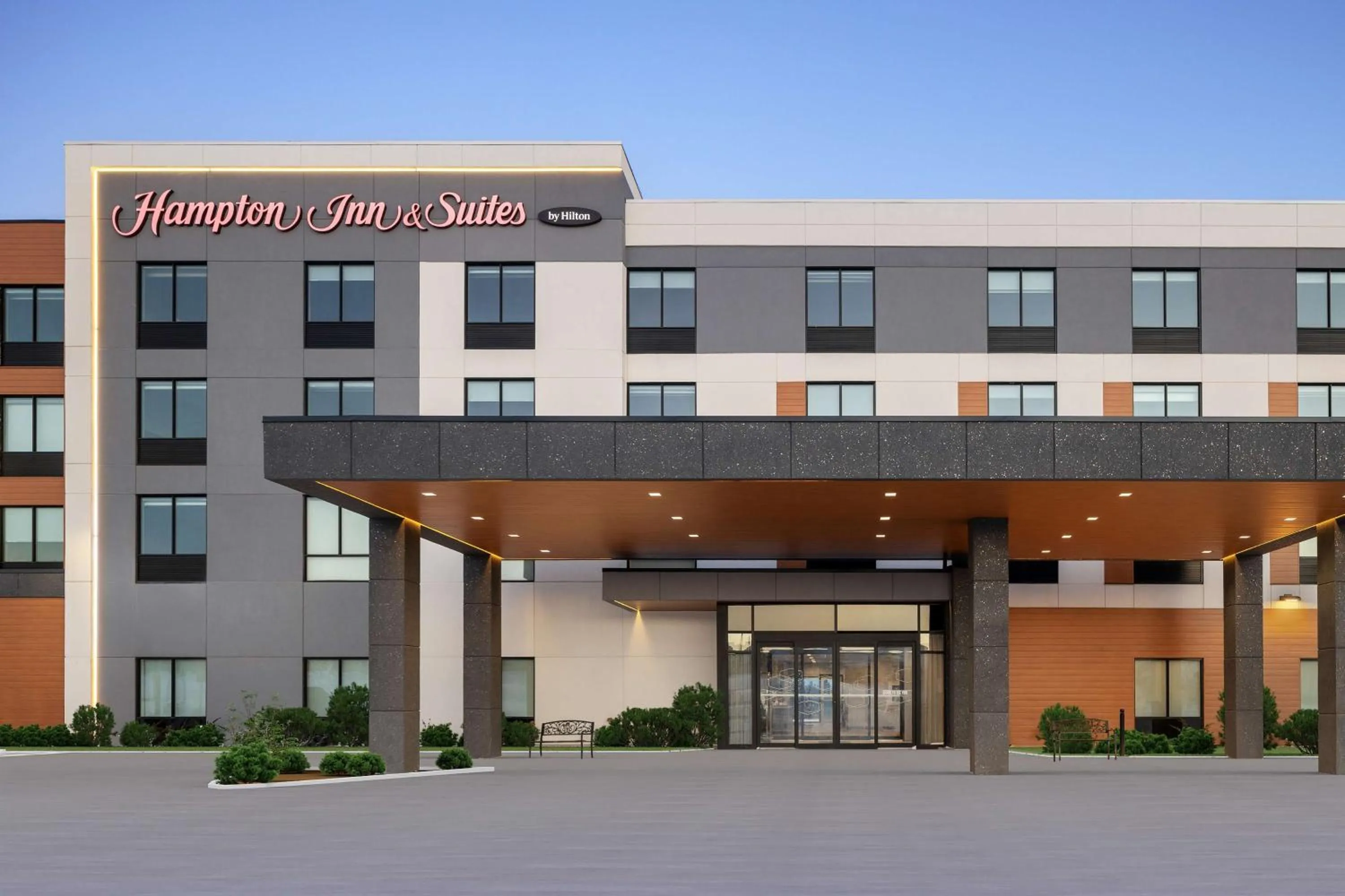 Property building in Hampton Inn & Suites Orangeville, On