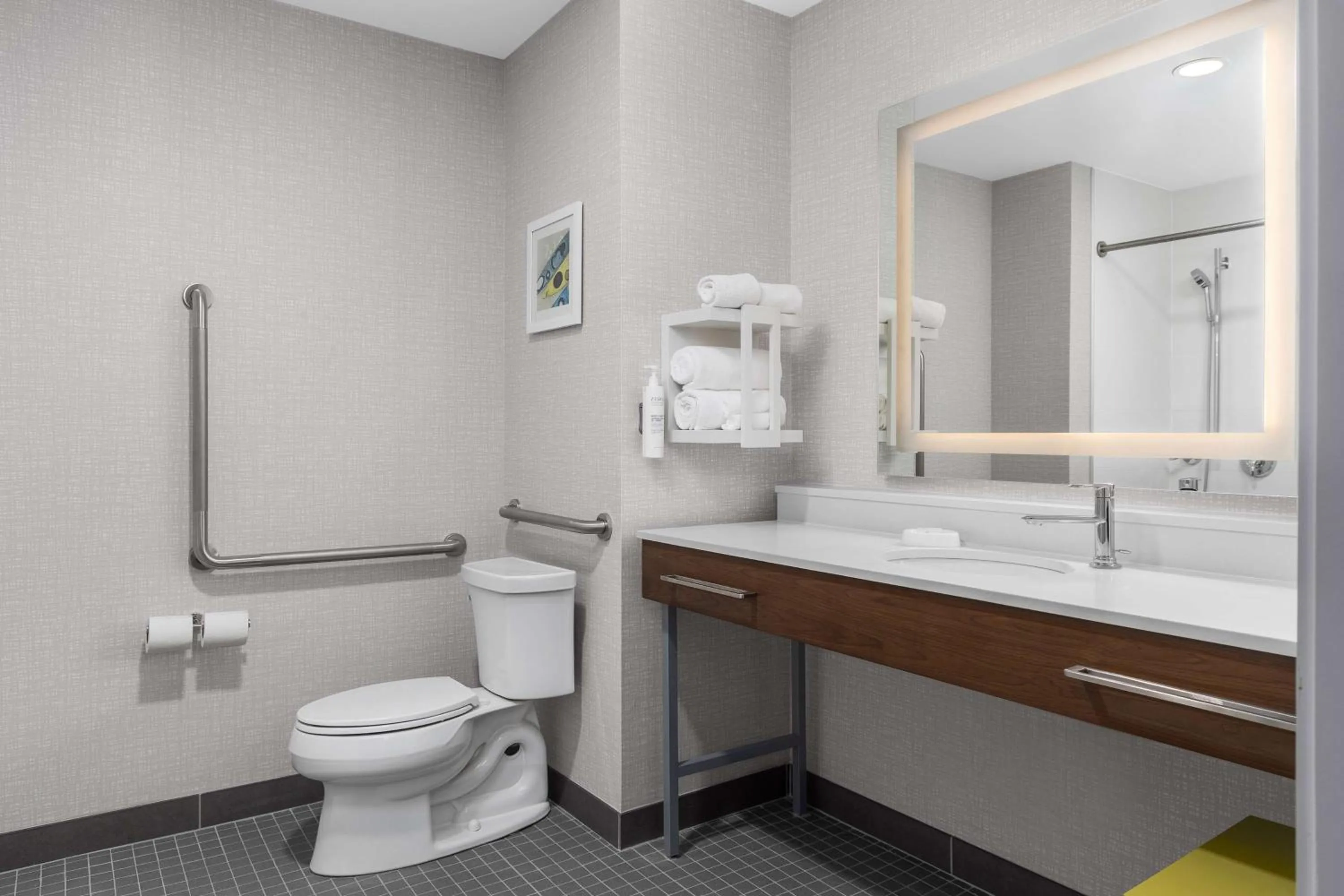 Bathroom in Hampton Inn & Suites Orangeville, On