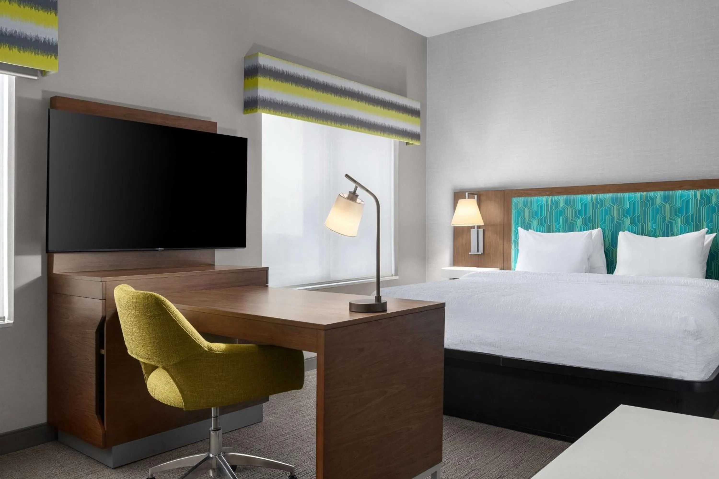 Bedroom, Bed in Hampton Inn & Suites Orangeville, On