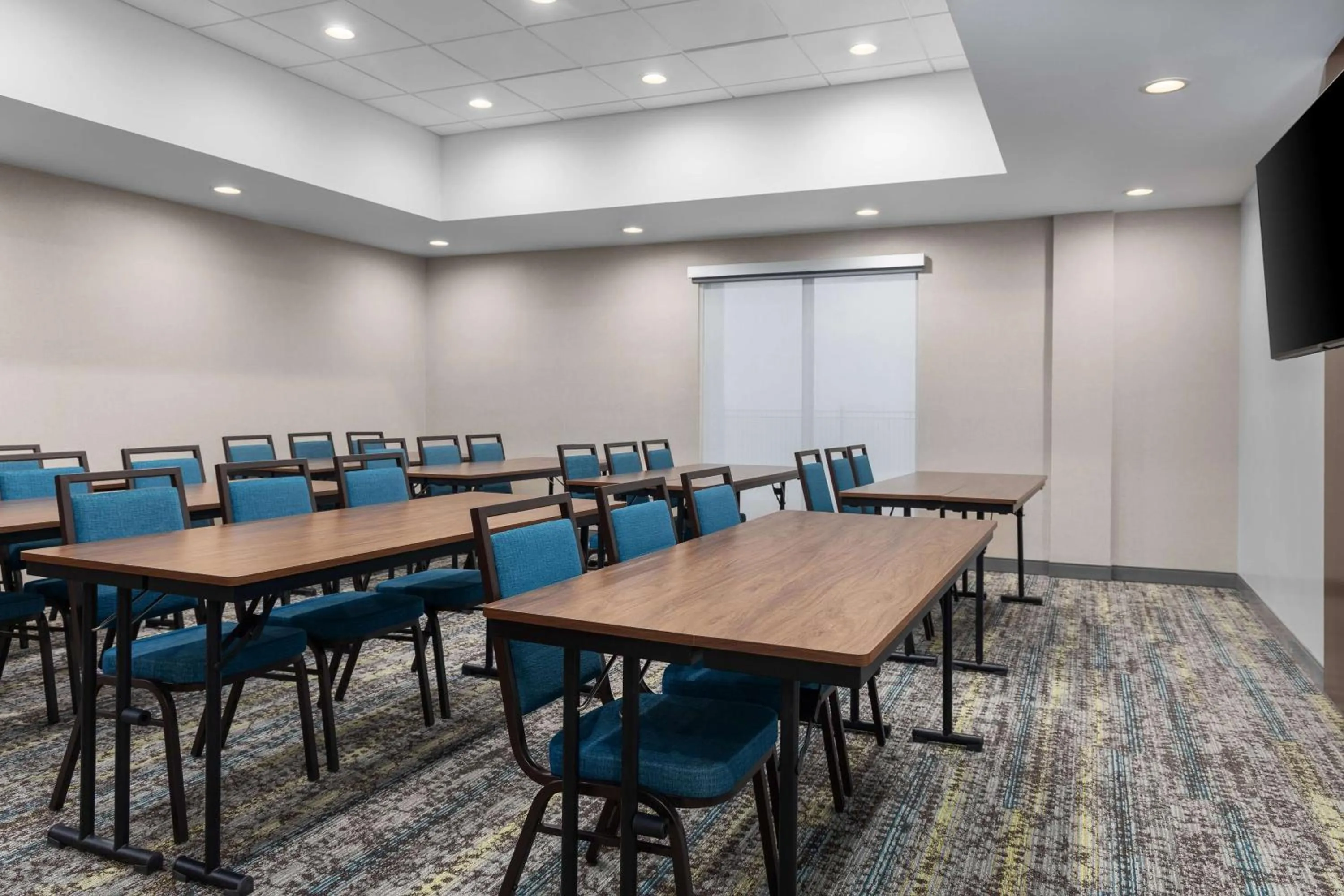 Meeting/conference room in Hampton Inn & Suites Orangeville, On