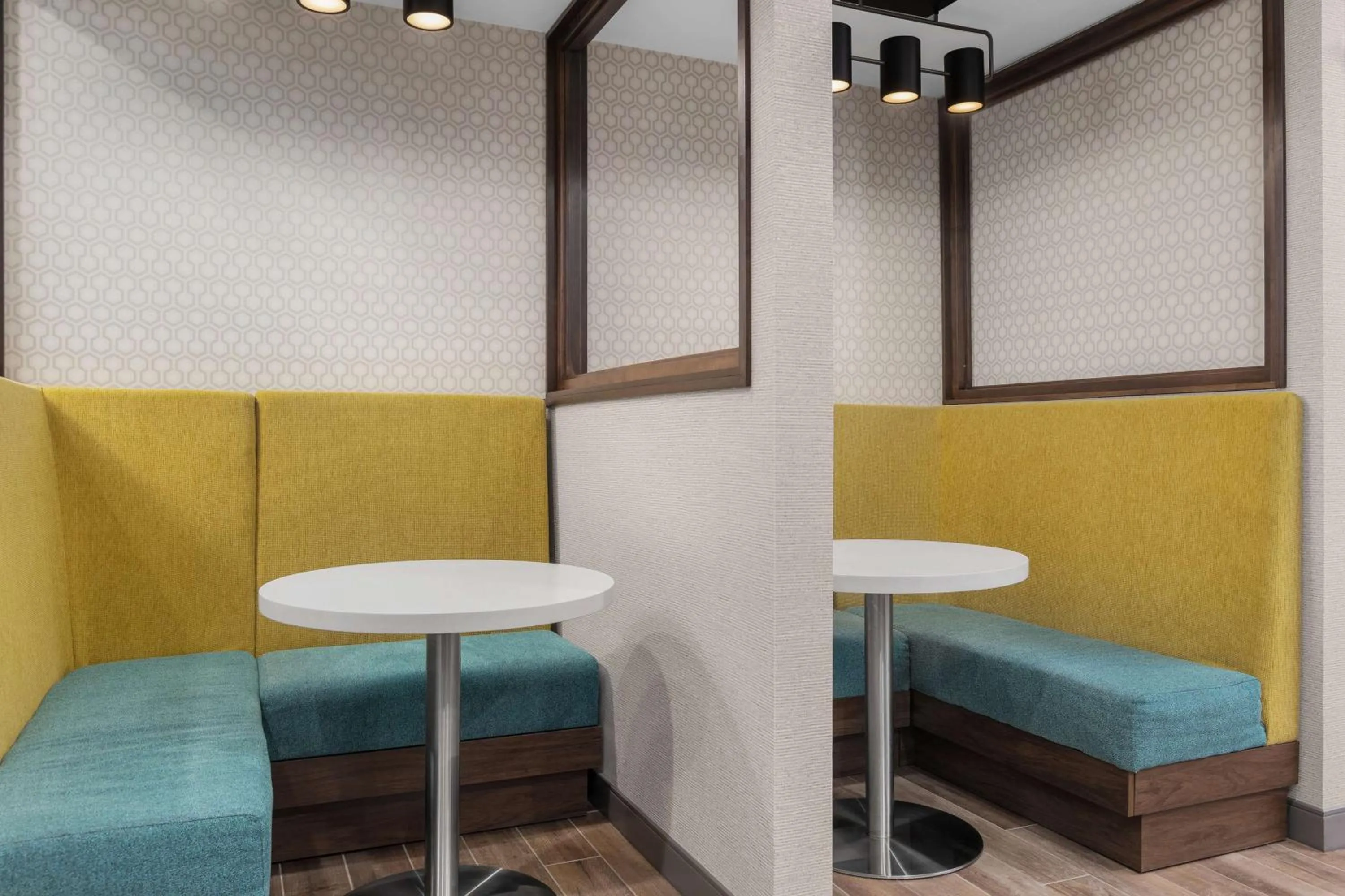 Business facilities in Hampton Inn & Suites Orangeville, On