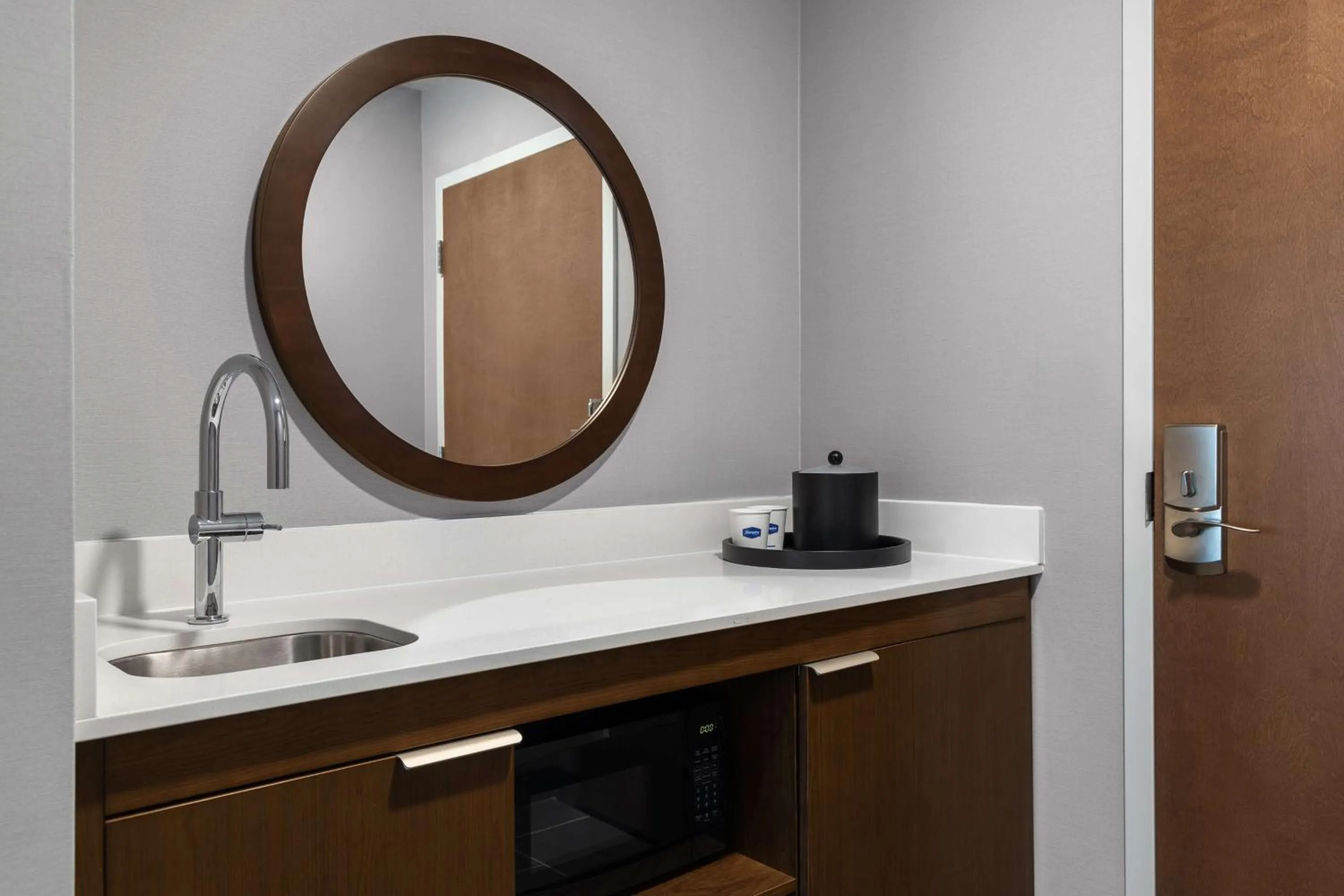 Photo of the whole room in Hampton Inn & Suites Orangeville, On