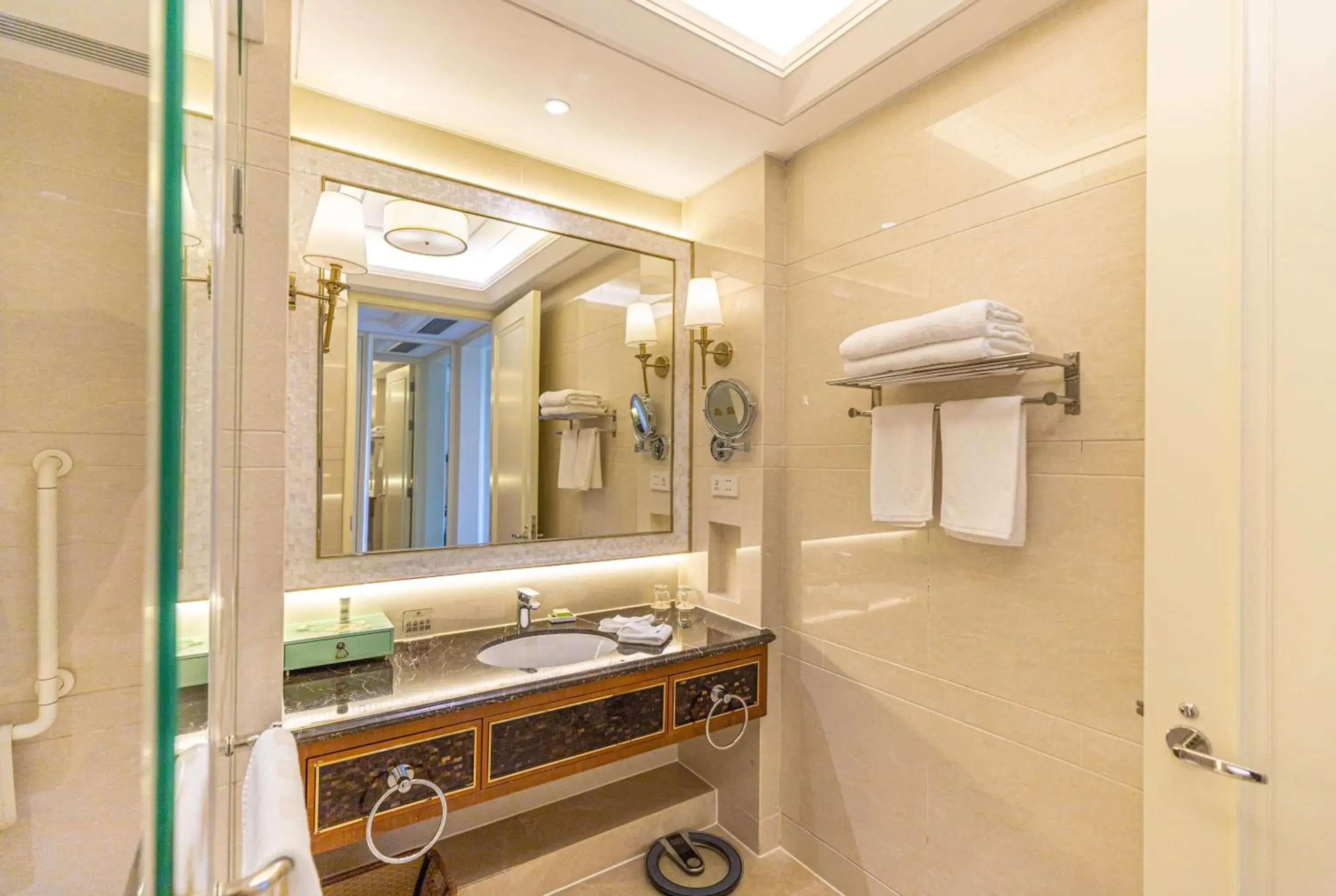 Premium King Room in Nanjing Dongjiao State Guesthouse Premium King Room in Nanjing Dongjiao State Guesthouse