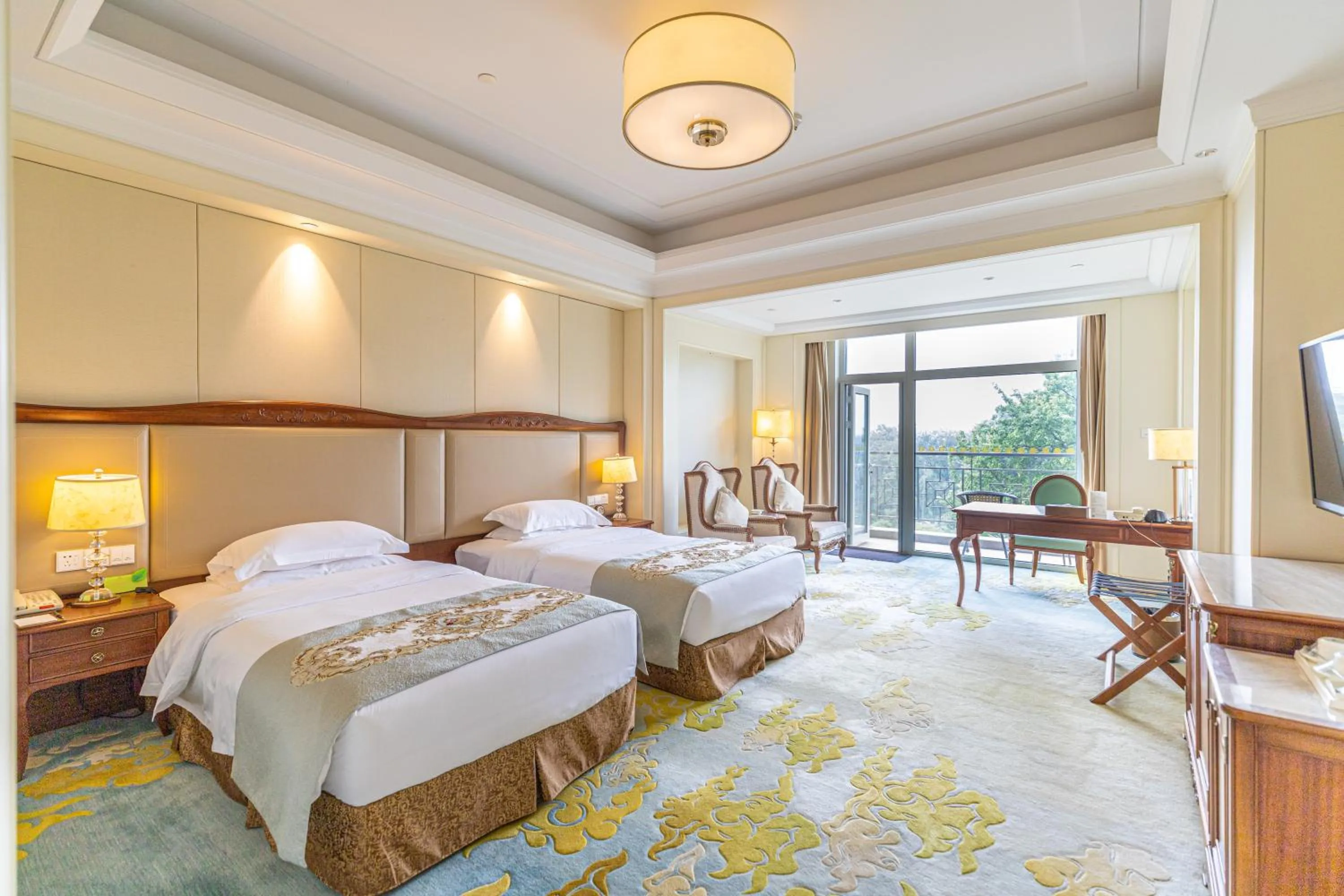 Bed in Nanjing Dongjiao State Guesthouse