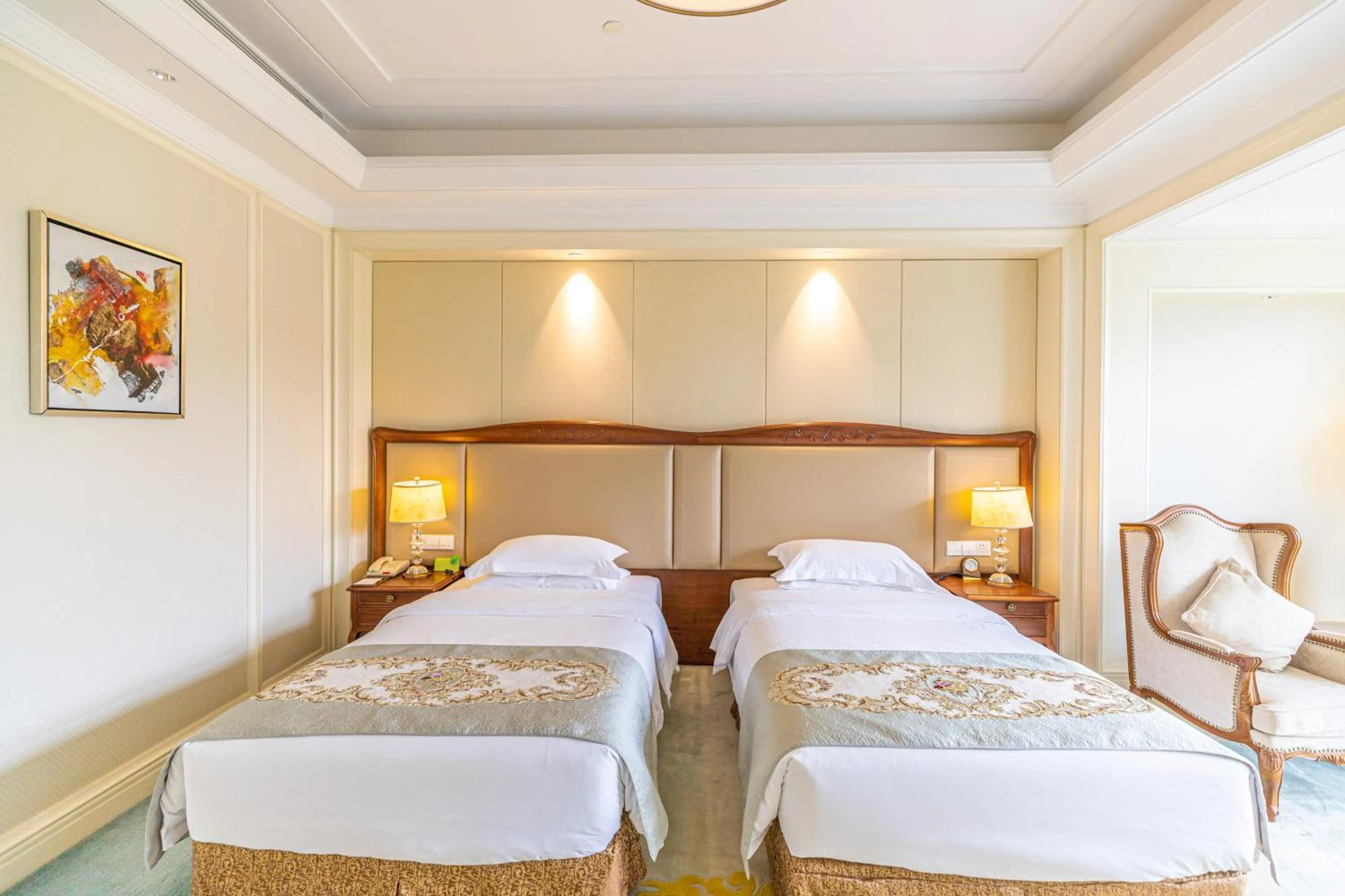 Bed in Nanjing Dongjiao State Guesthouse