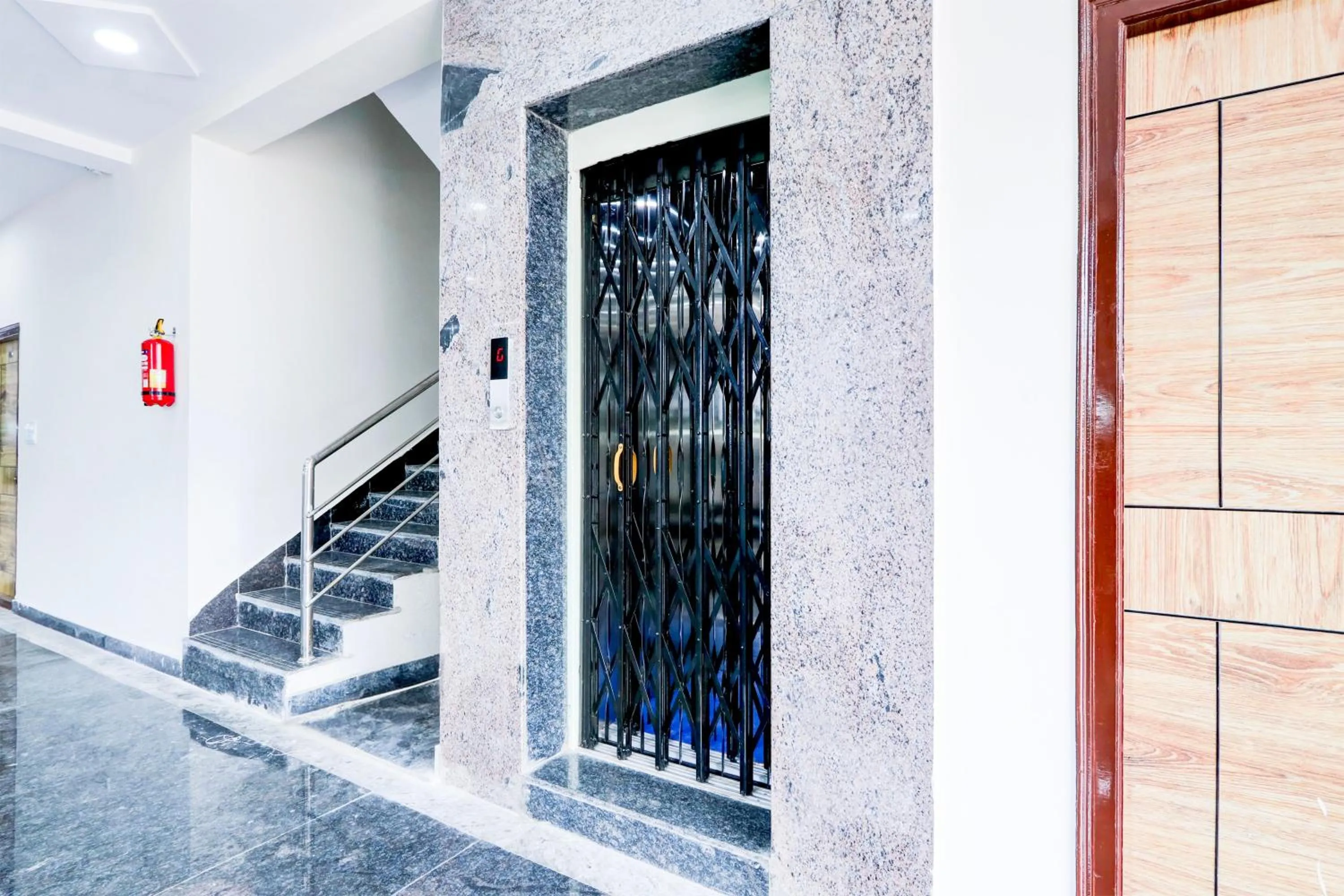 Lobby or reception in Super Hotel O Adibatla near TCS