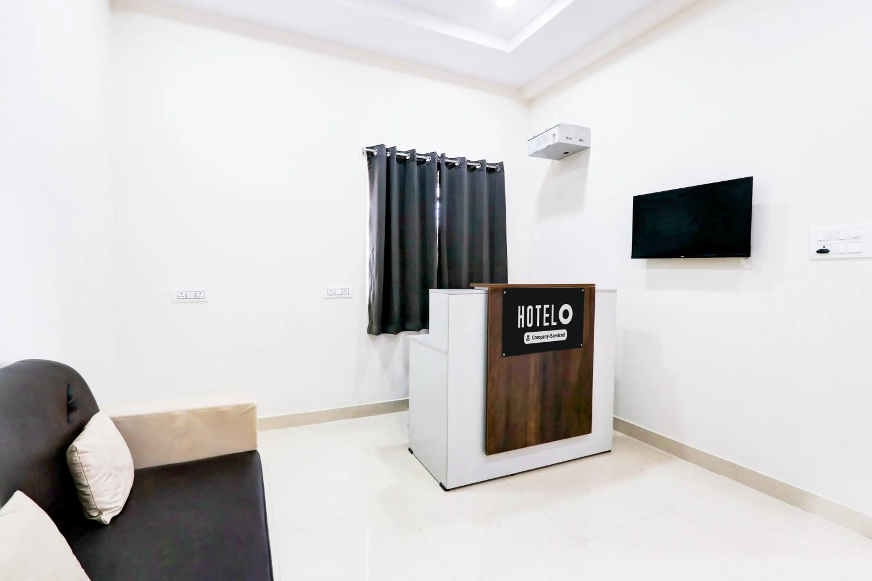 Lobby or reception in Super Hotel O Adibatla near TCS