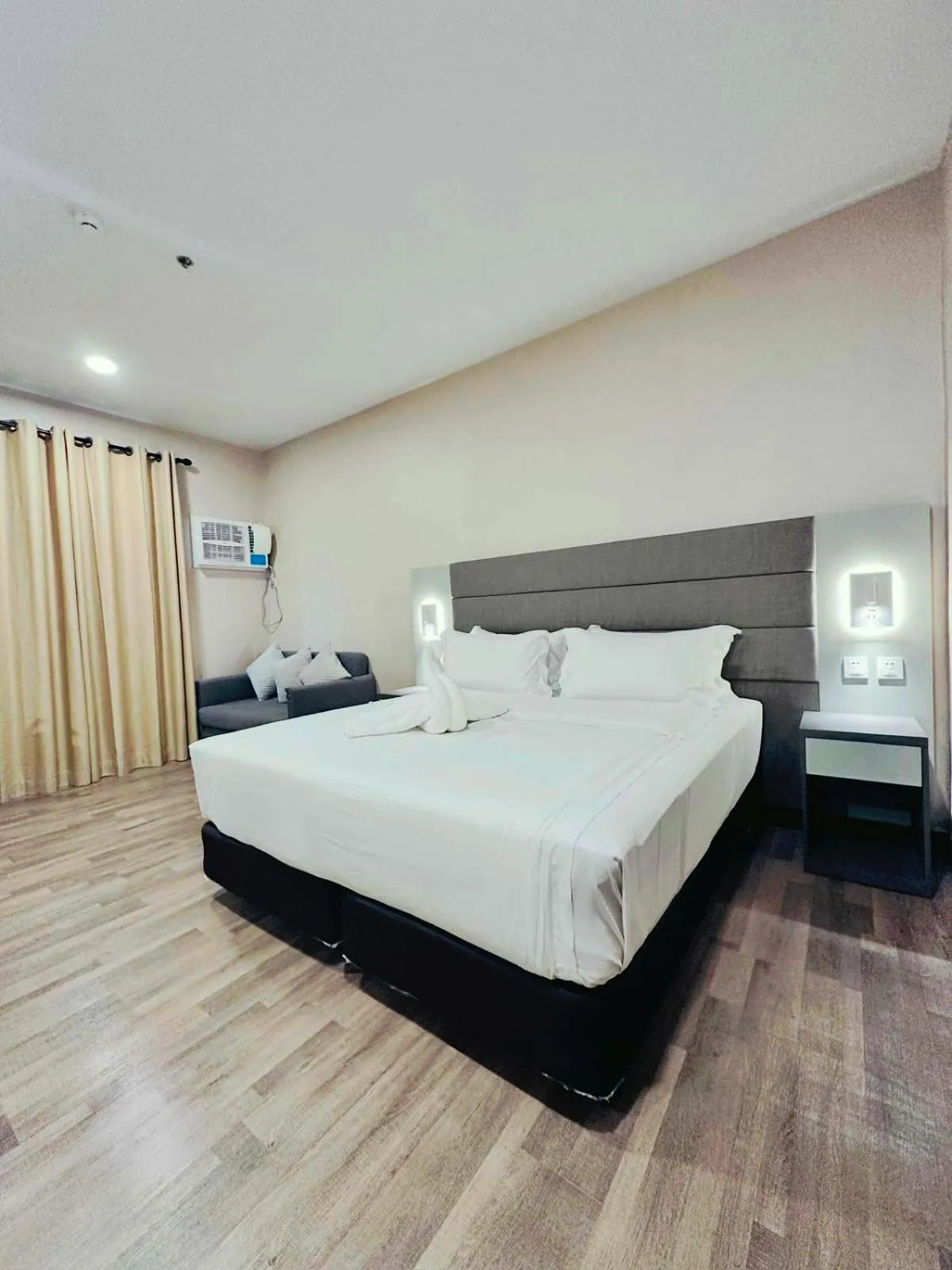 Bedroom, Bed in Staycity Serviced Apartment