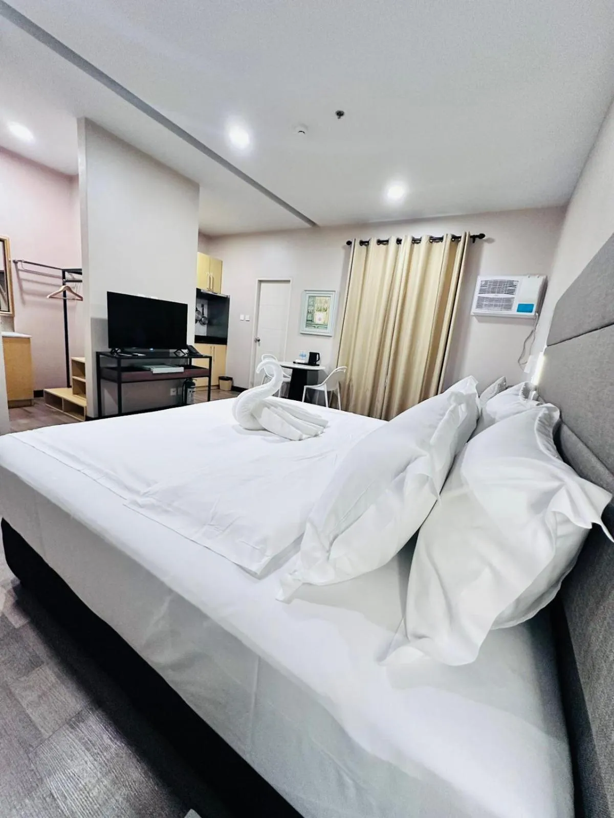 Bedroom, Bed in Staycity Serviced Apartment