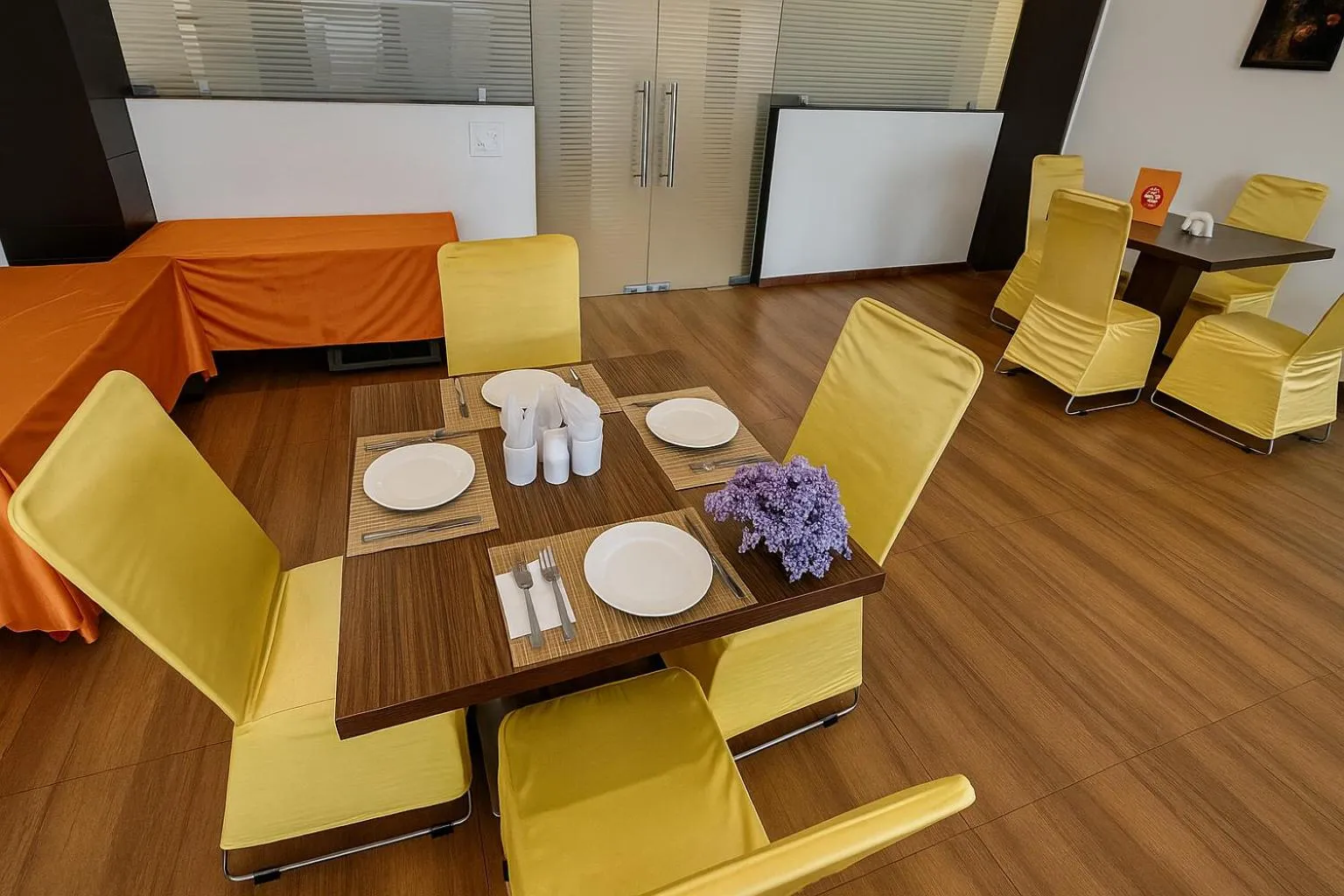 Dining area in Hotel Kian by JMD Group
