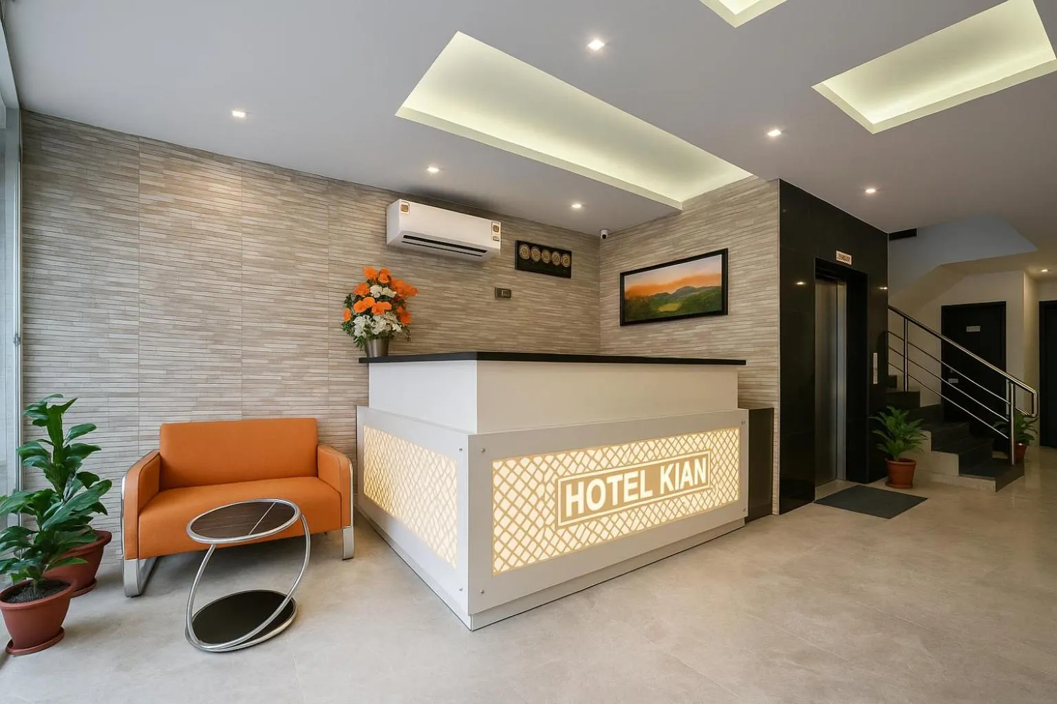 Lobby or reception in Hotel Kian by JMD Group