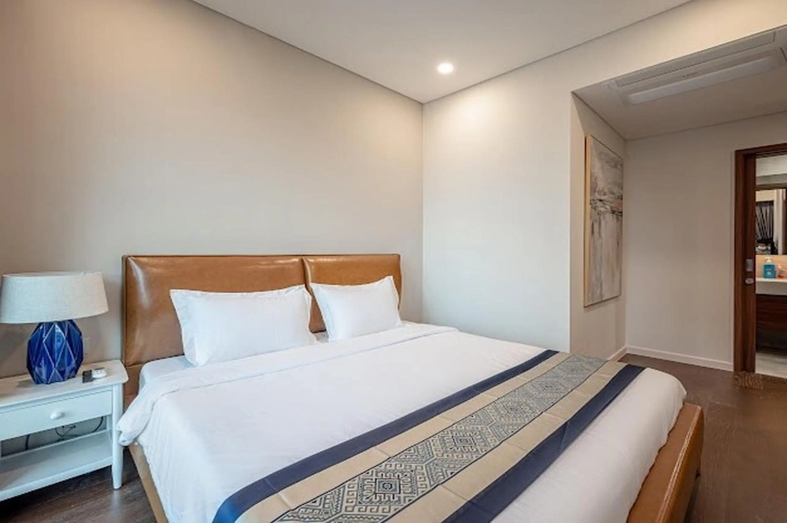 Bed in The Metropole - Horizon View Riverside D2