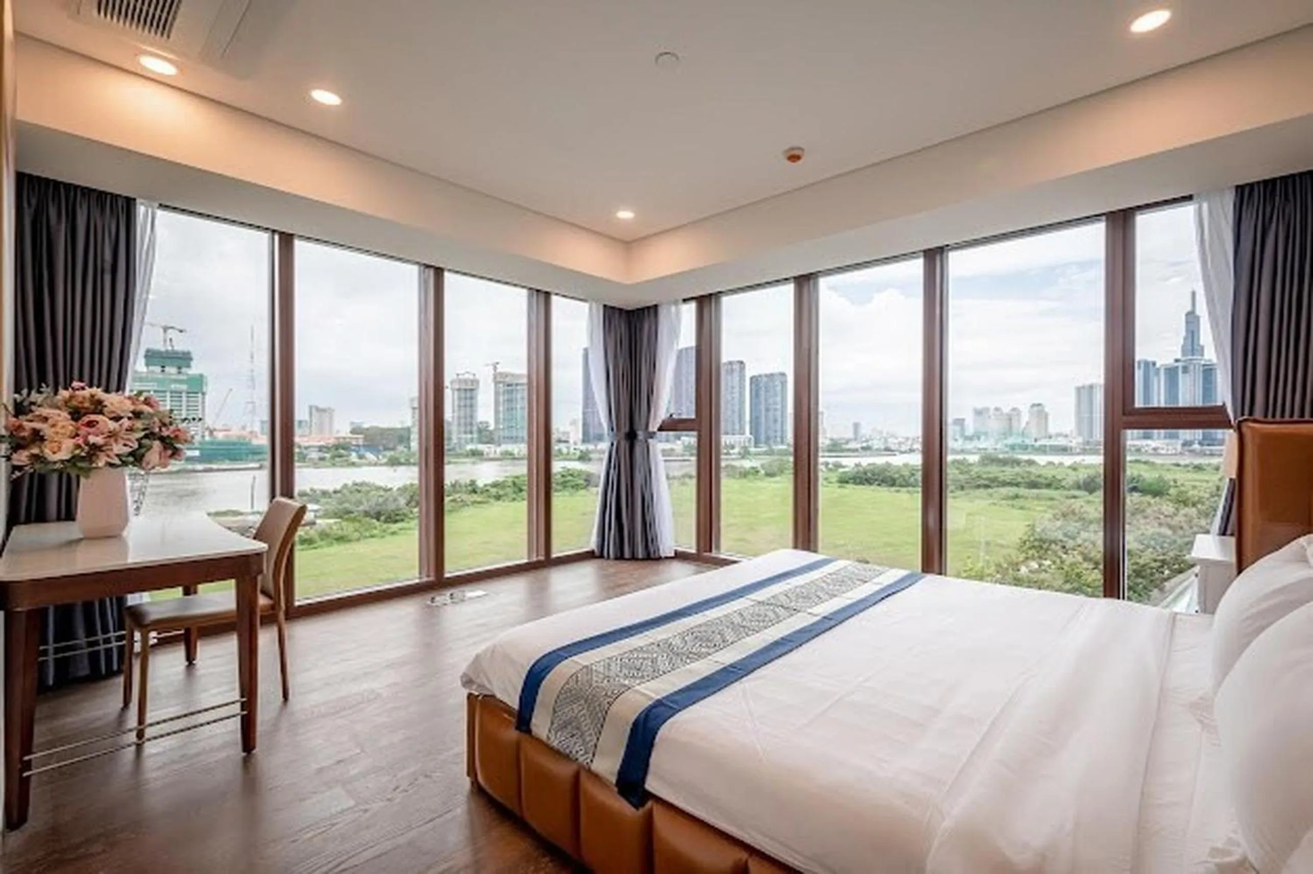 Bed in The Metropole - Horizon View Riverside D2