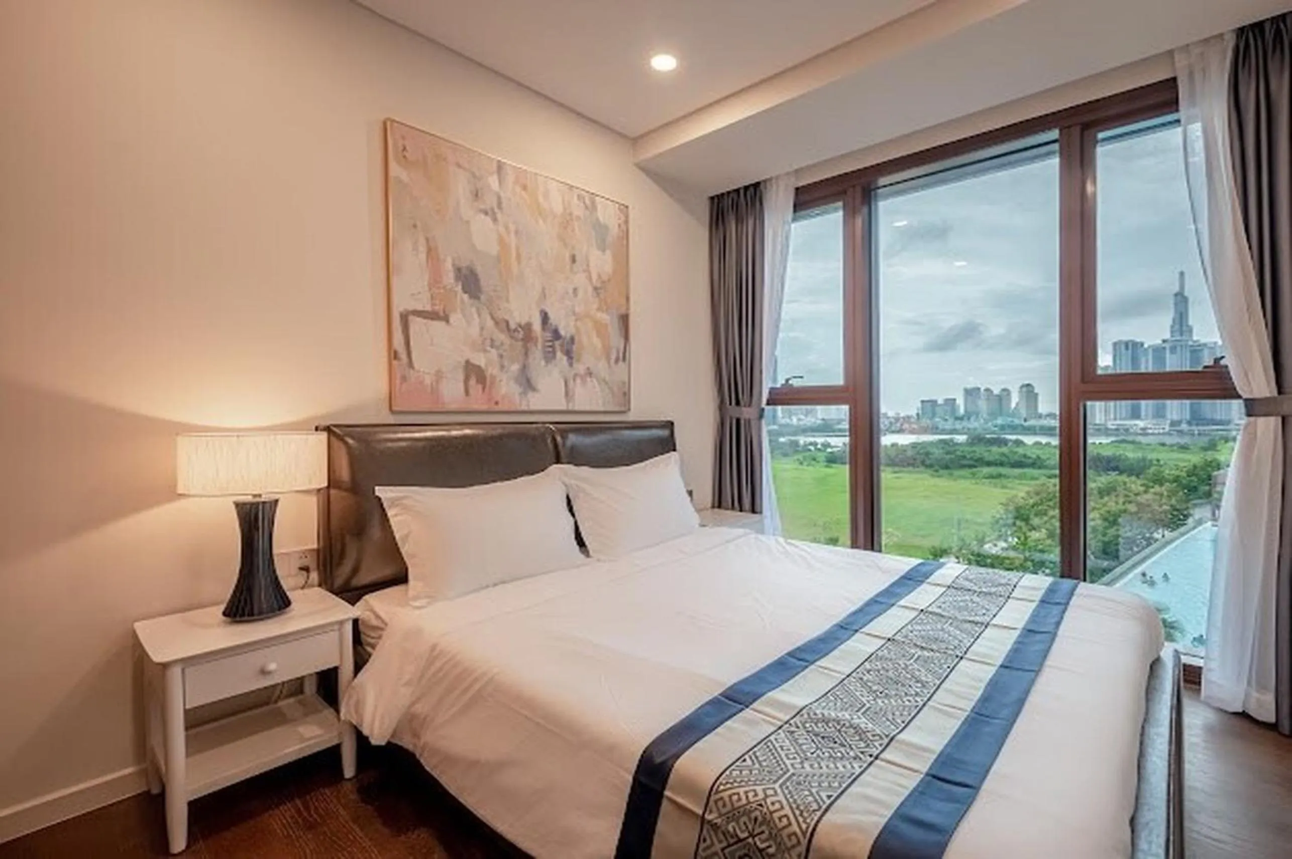 Bed in The Metropole - Horizon View Riverside D2