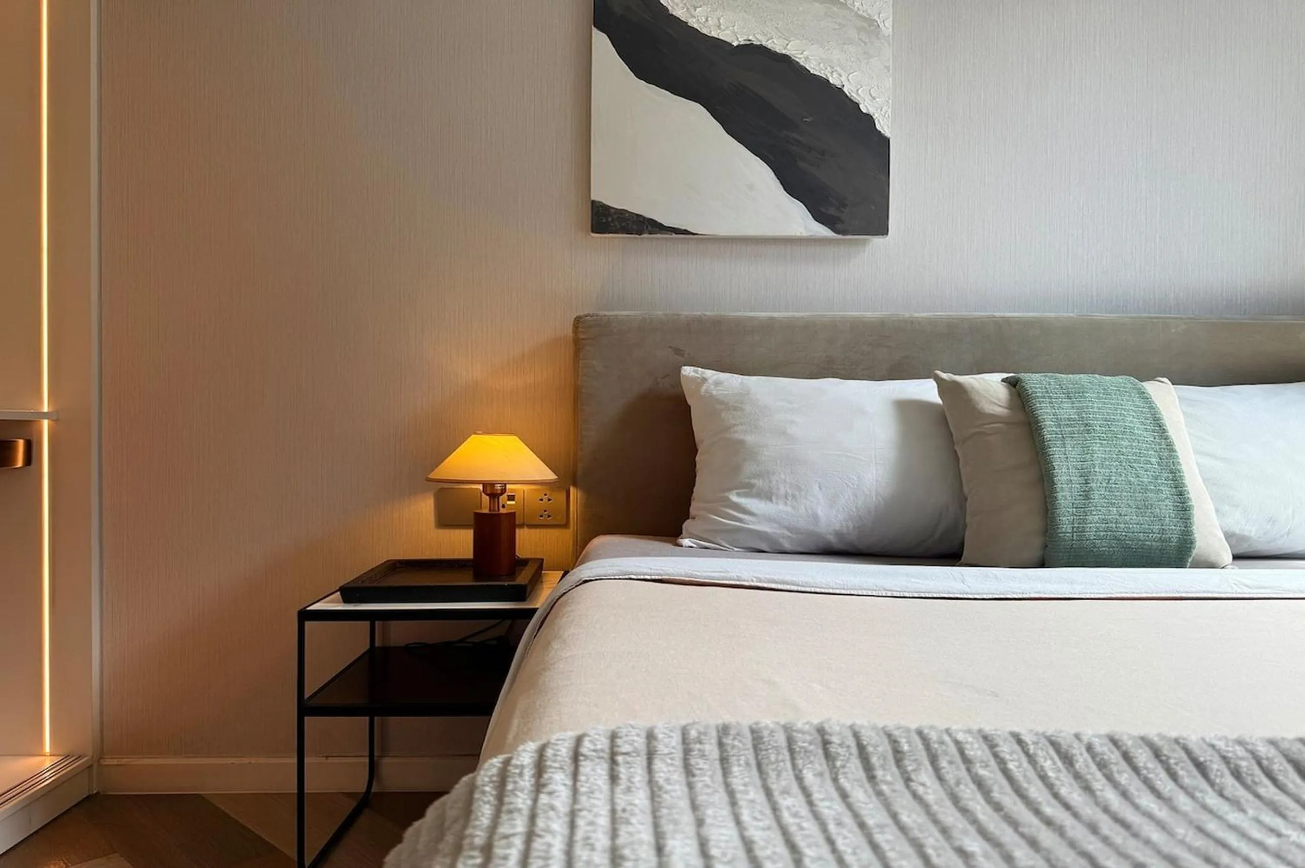 Bed in The Metropole - Horizon View Riverside D2