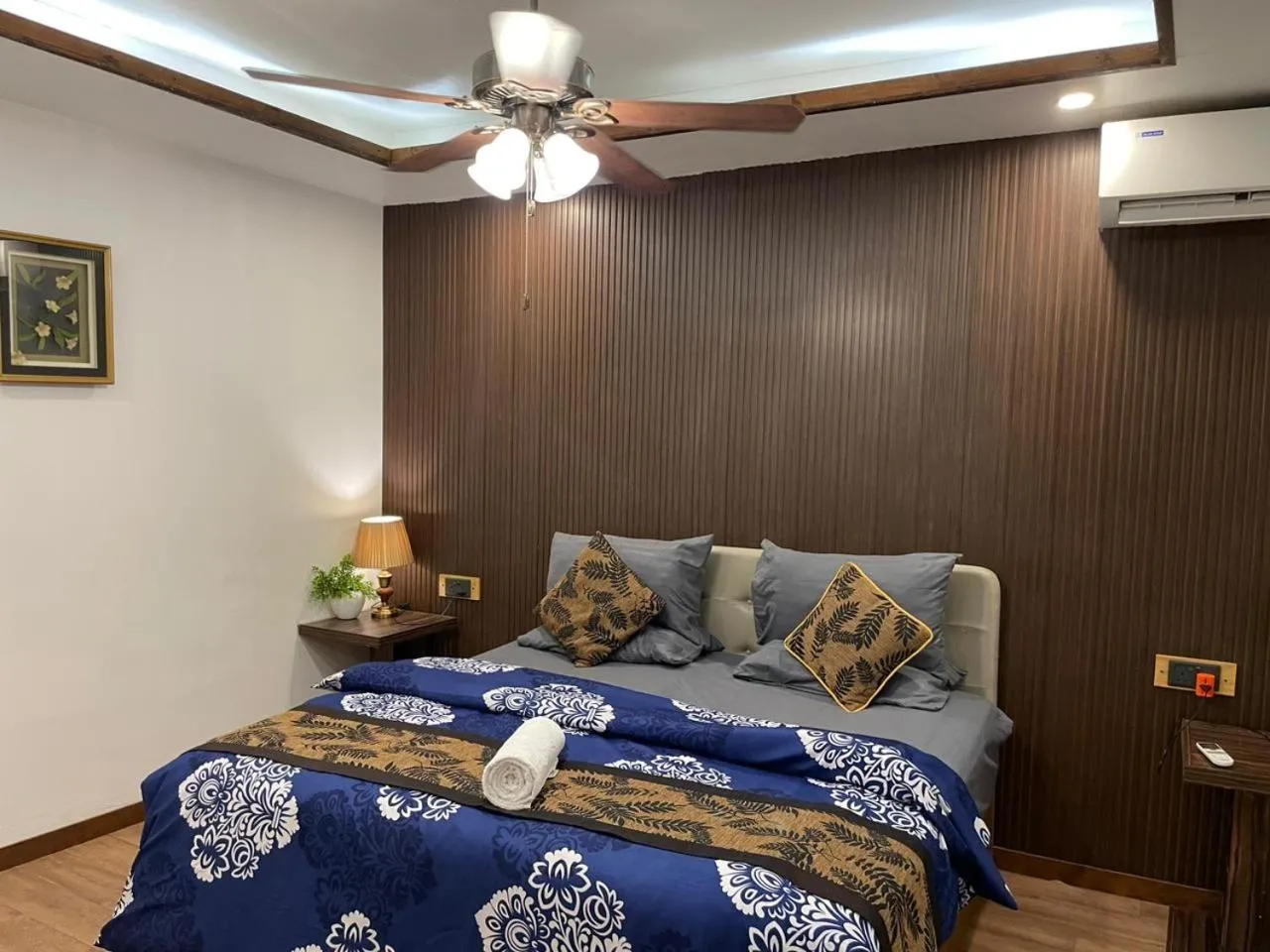 Bed in Himeyn Beach Inn - Ocho Homes by Eight Continents