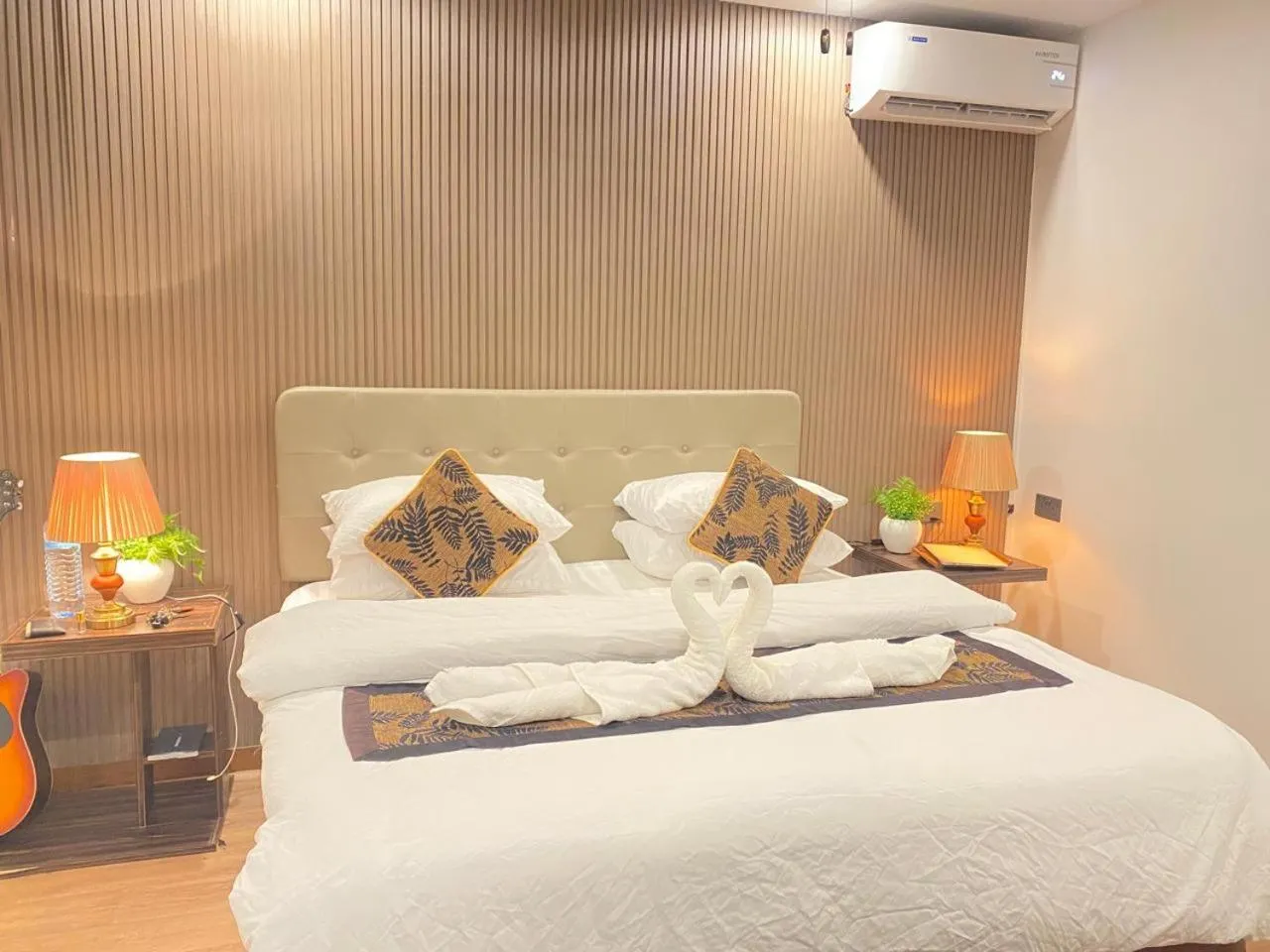 Bed in Himeyn Beach Inn - Ocho Homes by Eight Continents