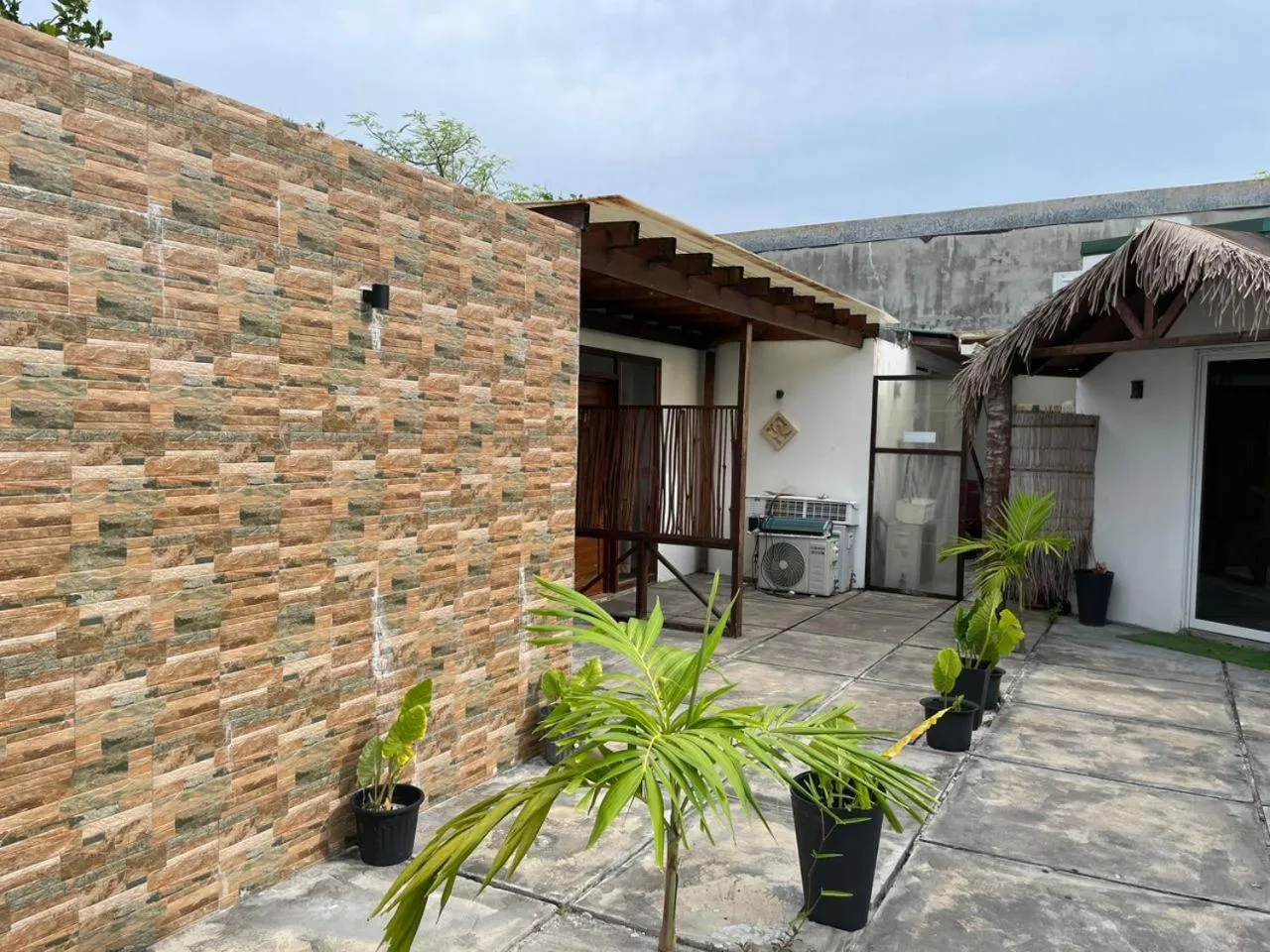 Day in Himeyn Beach Inn - Ocho Homes by Eight Continents