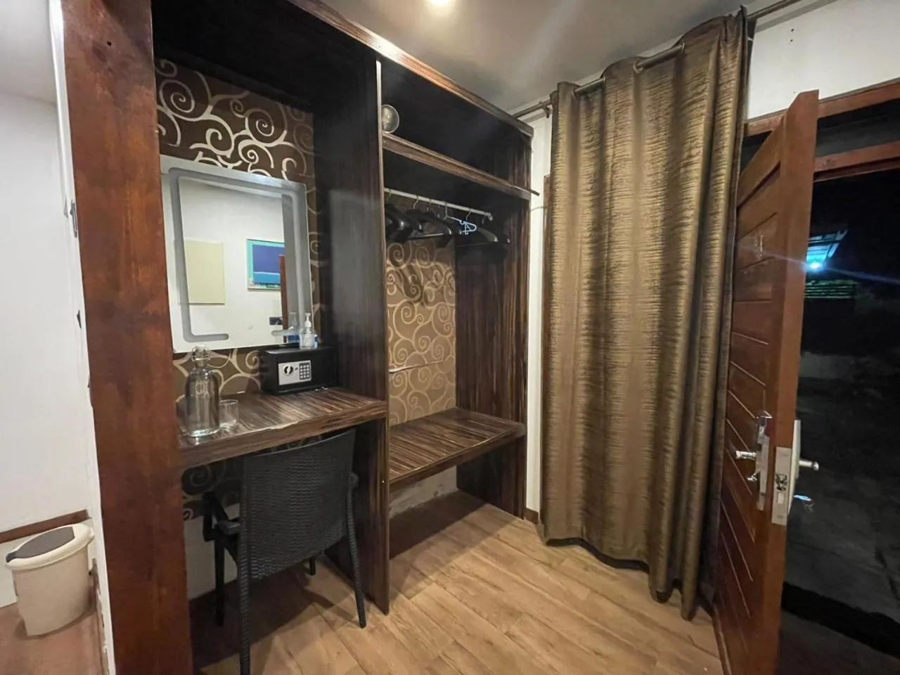 Shower in Himeyn Beach Inn - Ocho Homes by Eight Continents