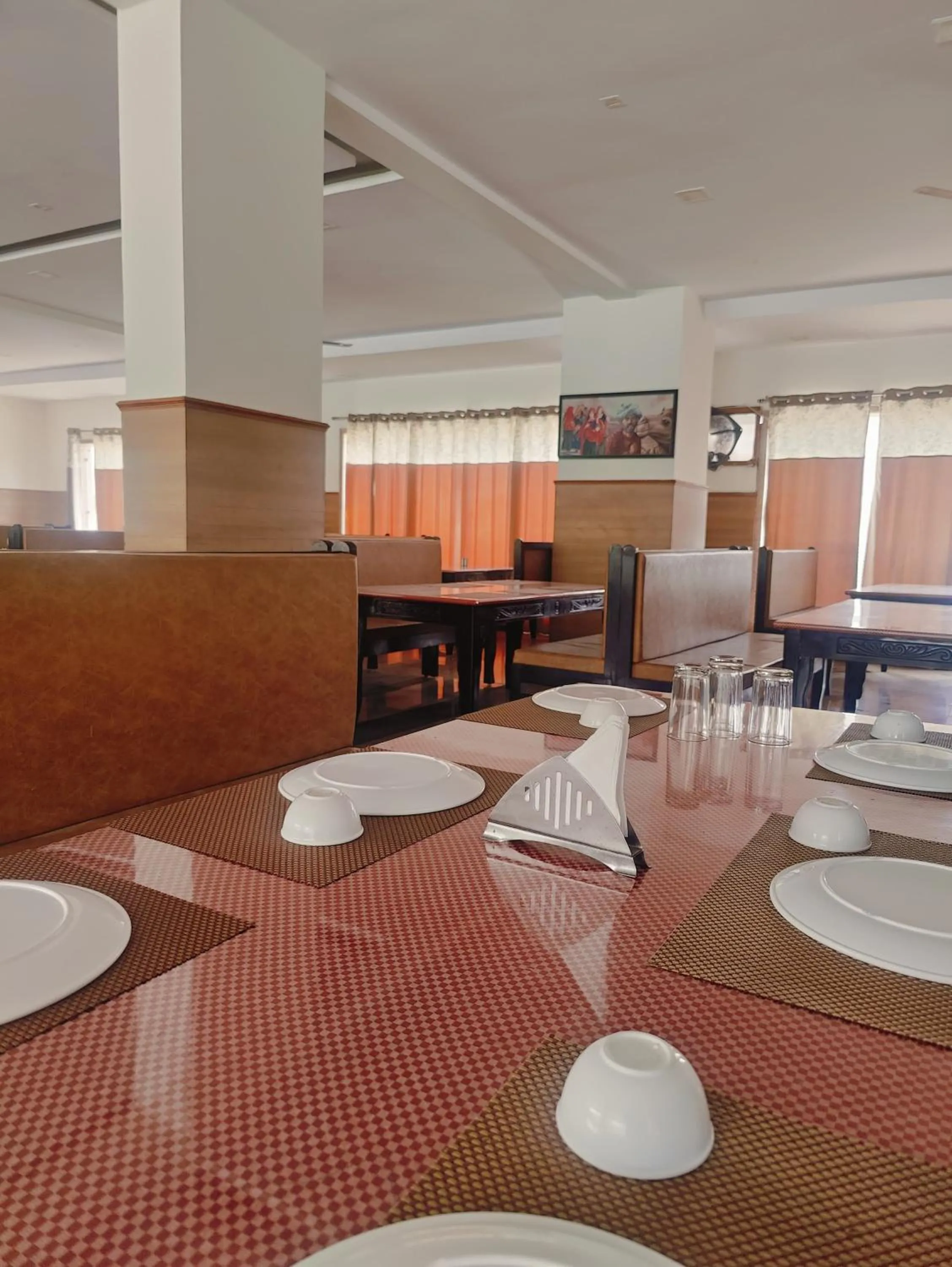Restaurant/places to eat in Hotel White Lotus at Ratanpur border