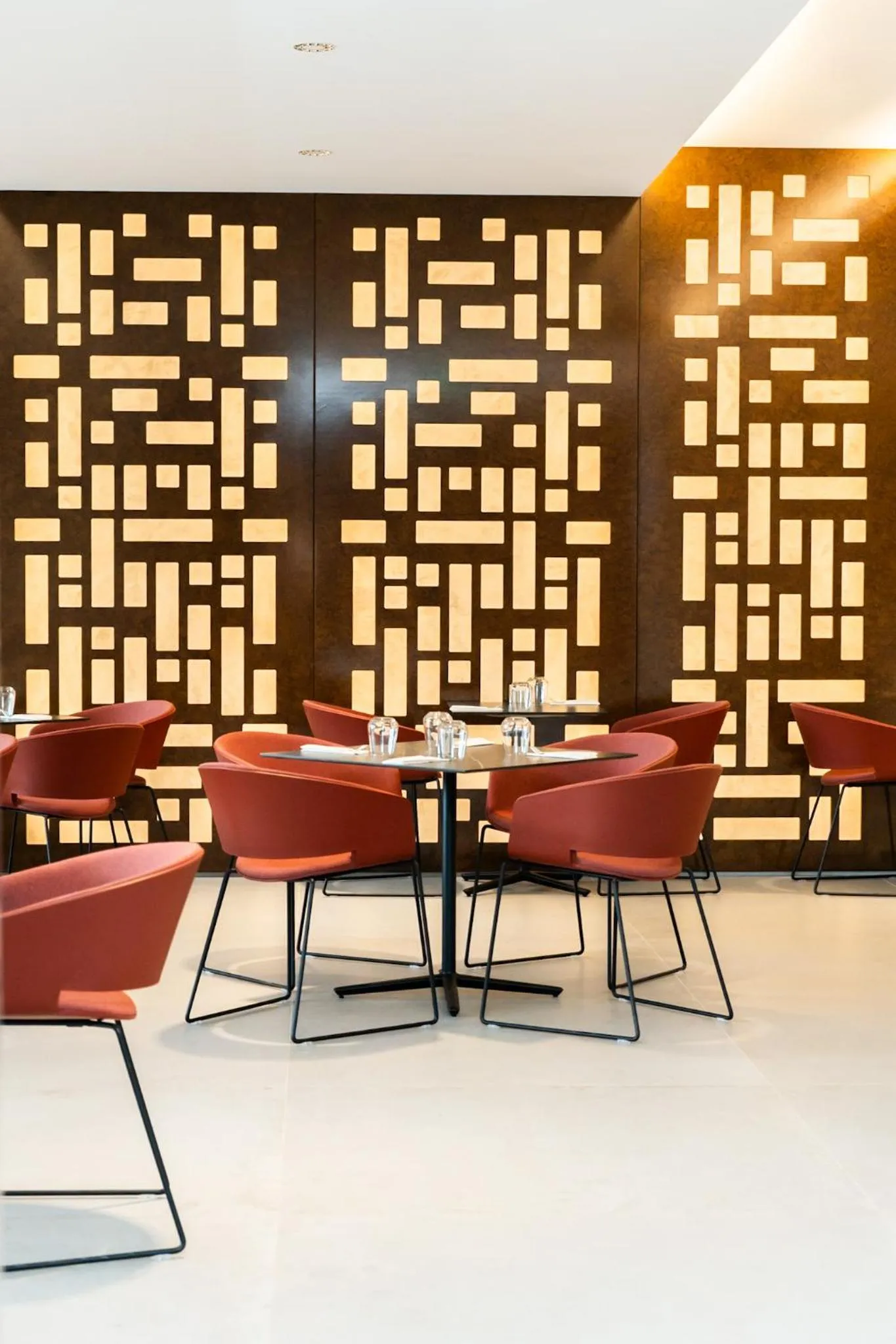 Restaurant/places to eat in Sama Hotels