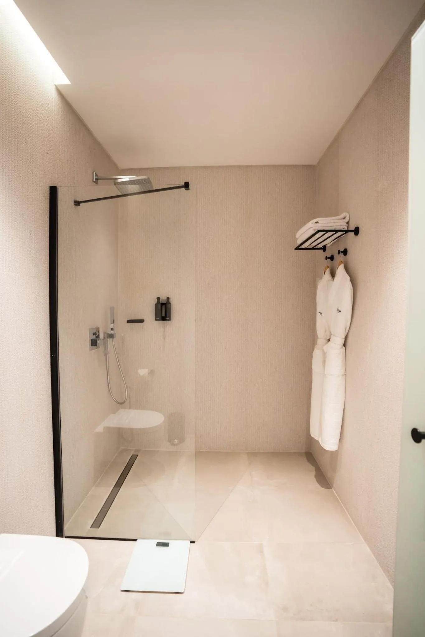 Shower in Sama Hotels