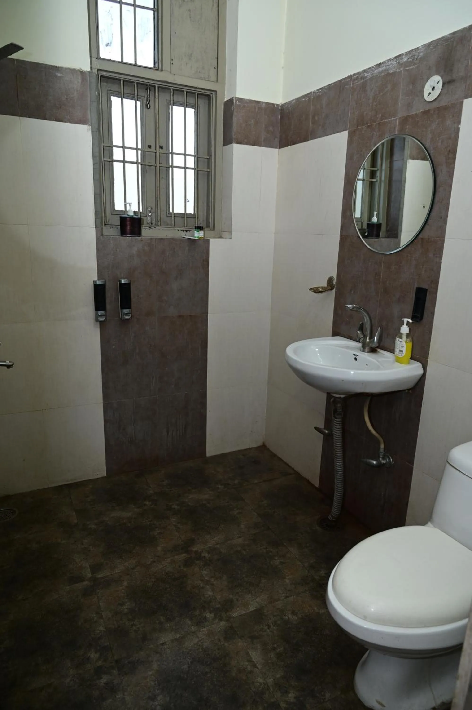 Bathroom in Hotel Krishna Pride